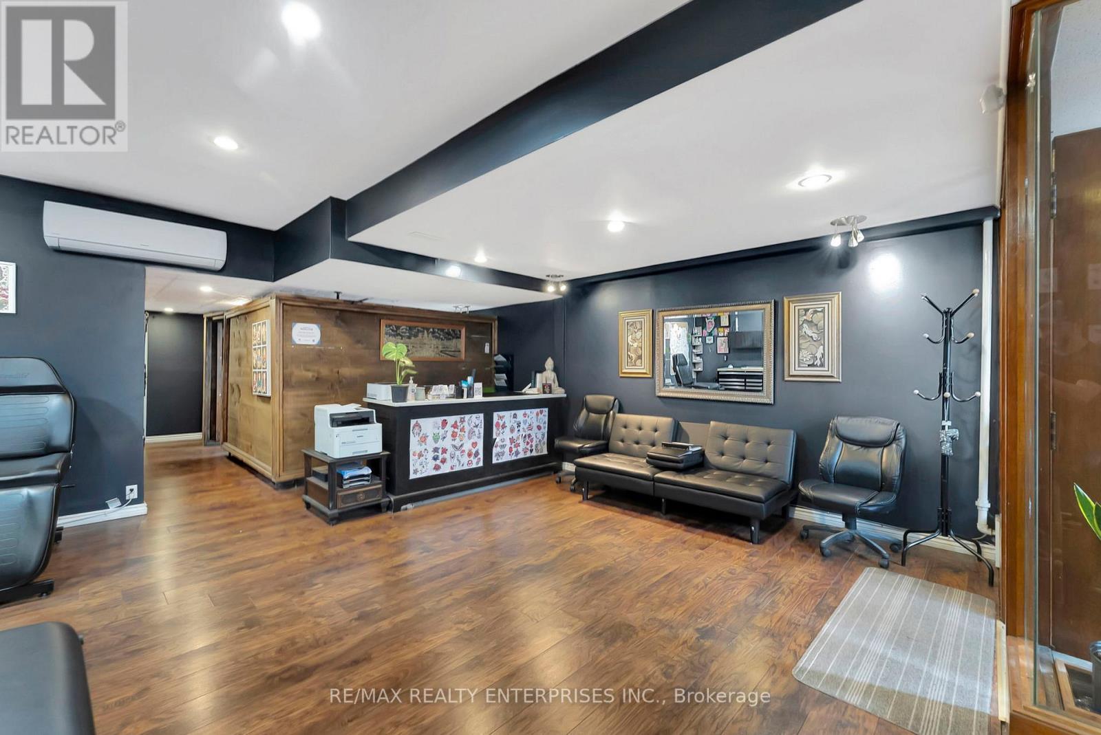 156 James Street S, Hamilton, ON