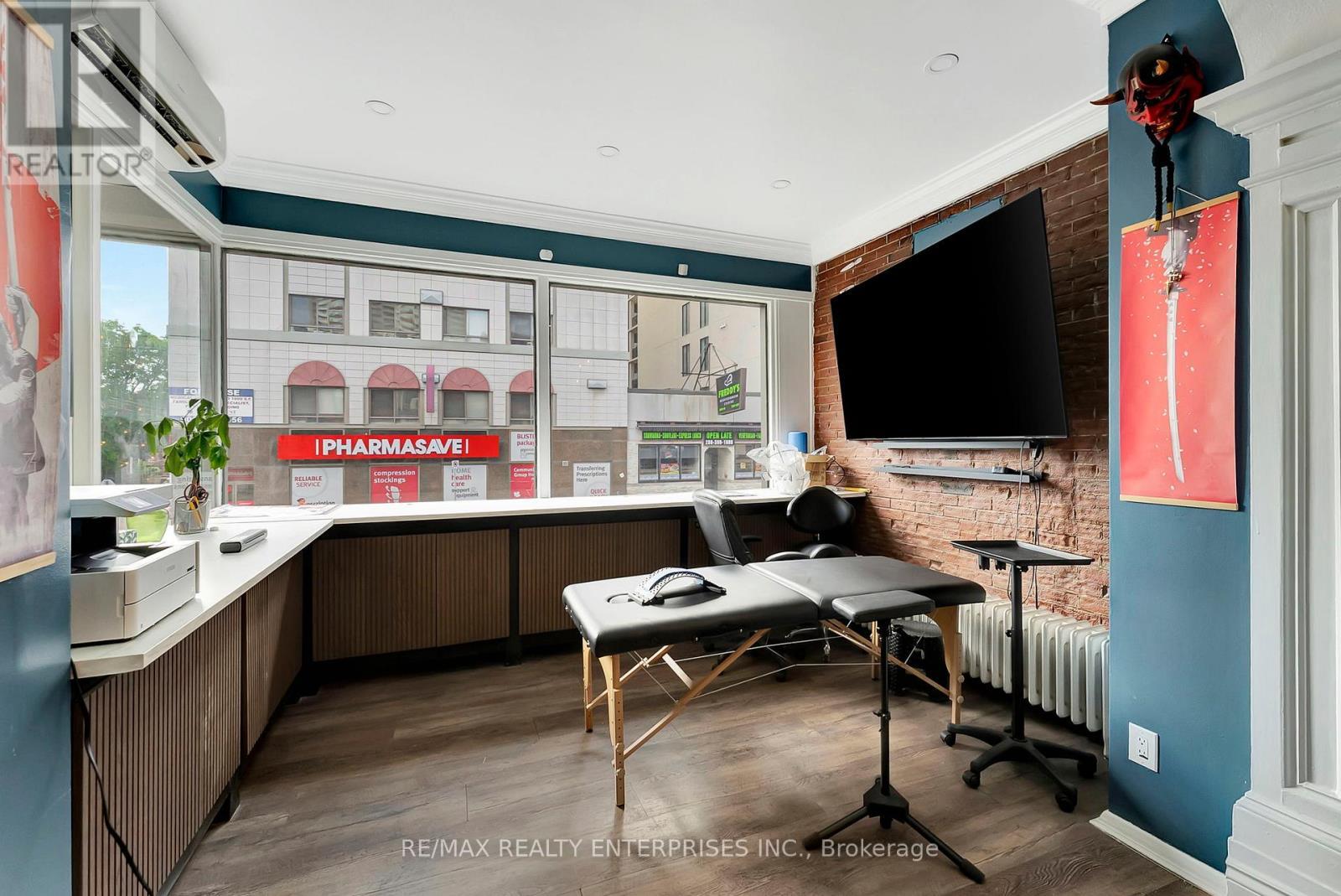 156 James Street S, Hamilton, ON