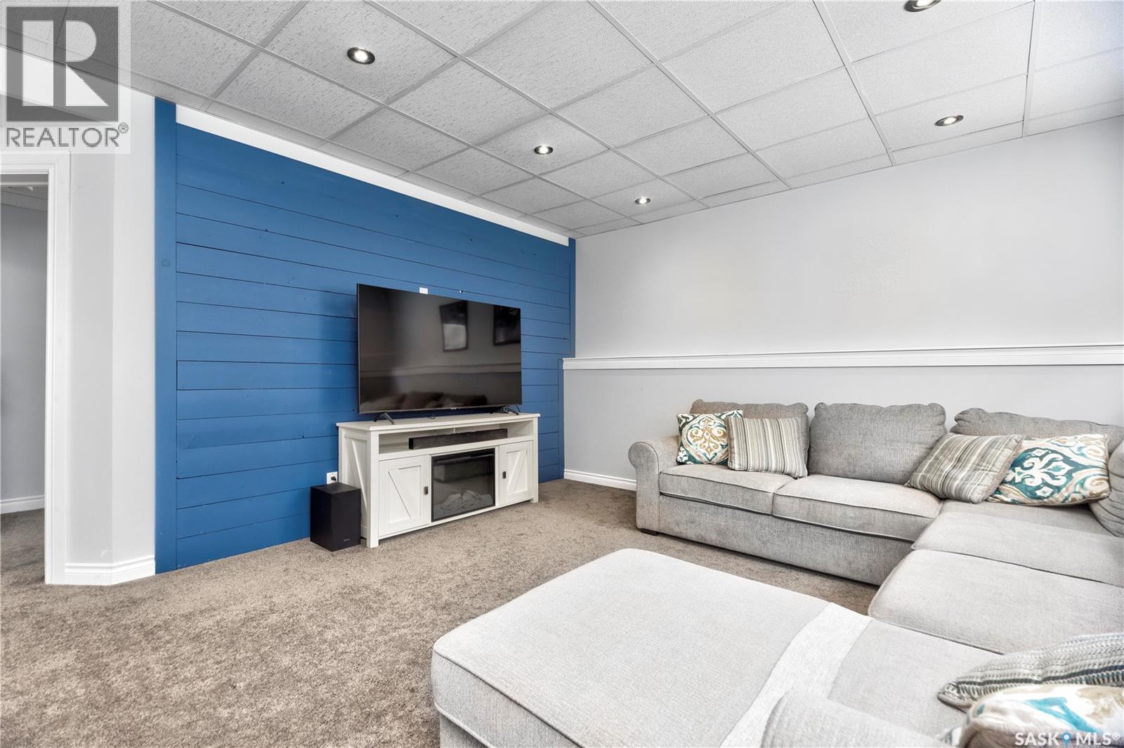 4 Guy Drive, Prince Albert, SK - Indoor Photo Showing Living Room