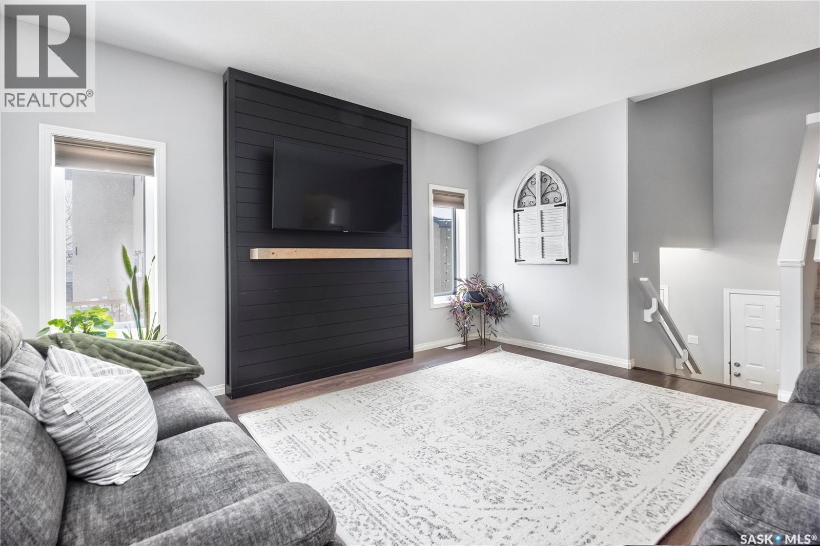 4 Guy Drive, Prince Albert, SK - Indoor Photo Showing Living Room