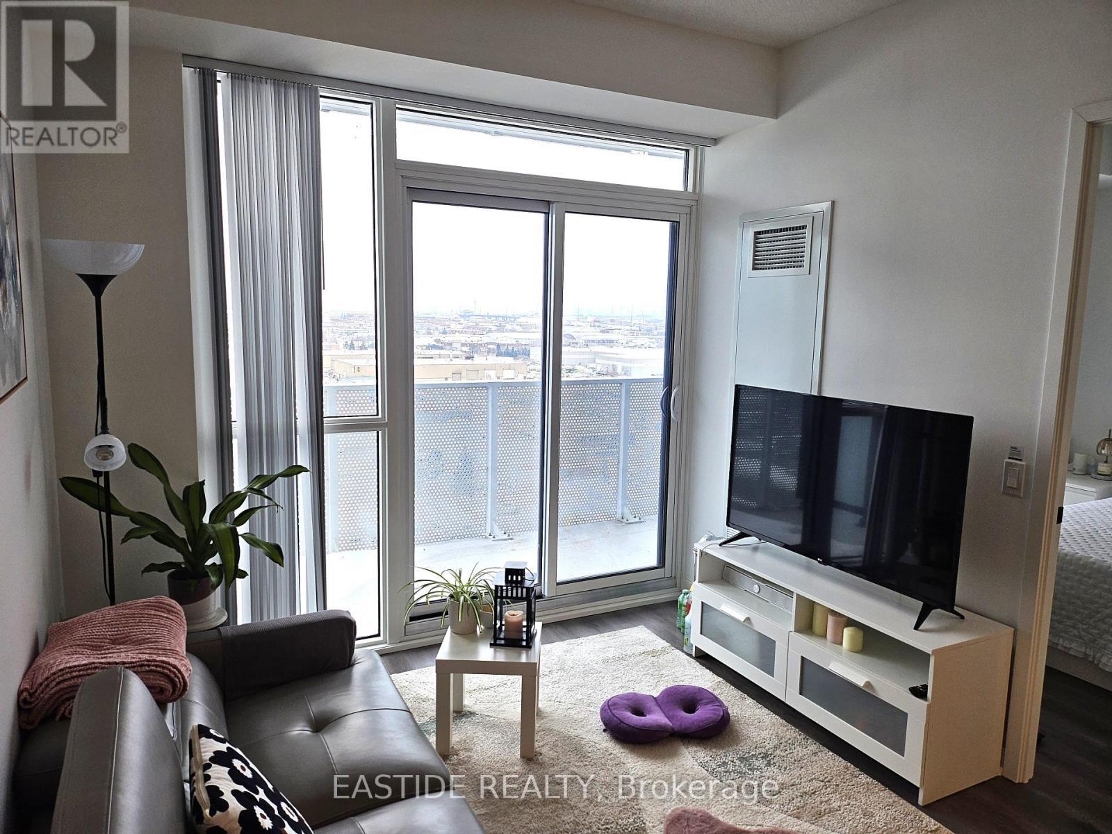 1506 - 28 Interchange Way, Vaughan, ON - Indoor Photo Showing Living Room
