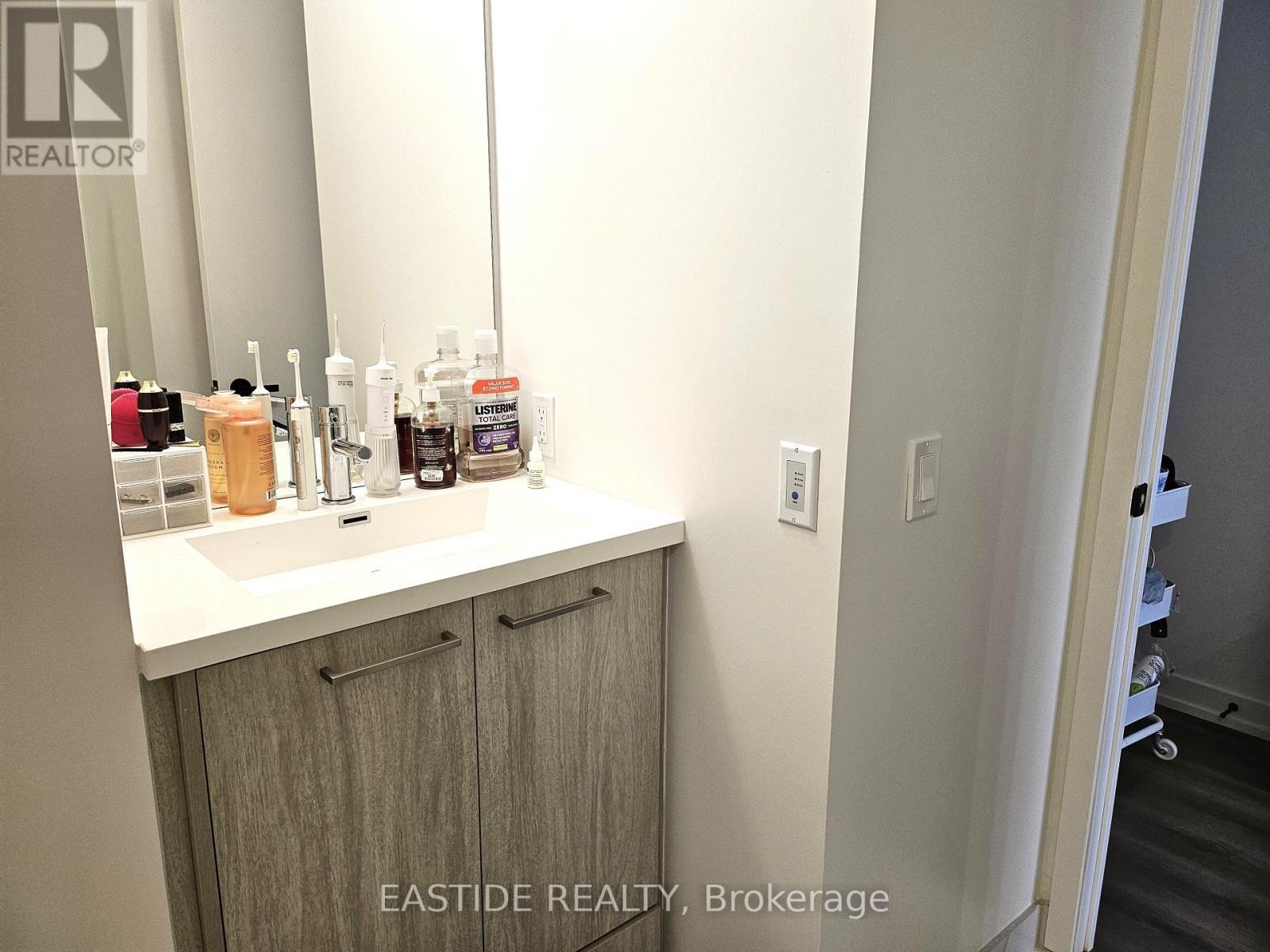 1506 - 28 Interchange Way, Vaughan, ON - Indoor Photo Showing Bathroom