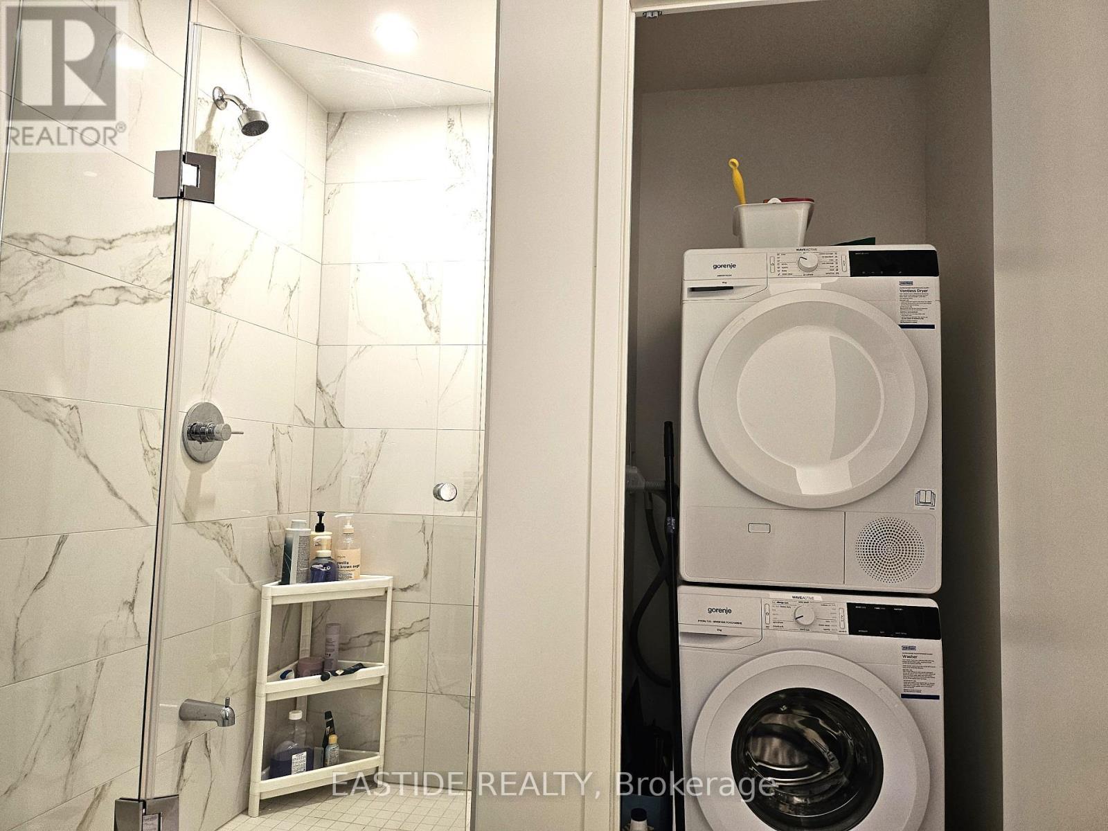 1506 - 28 Interchange Way, Vaughan, ON - Indoor Photo Showing Laundry Room