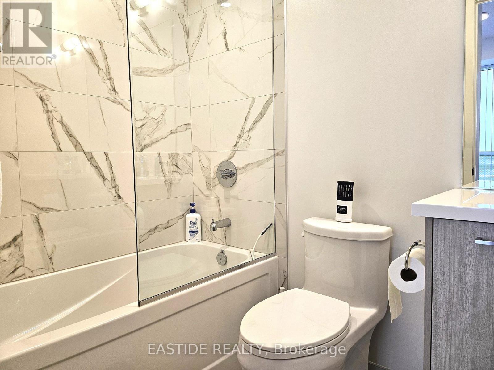1506 - 28 Interchange Way, Vaughan, ON - Indoor Photo Showing Bathroom