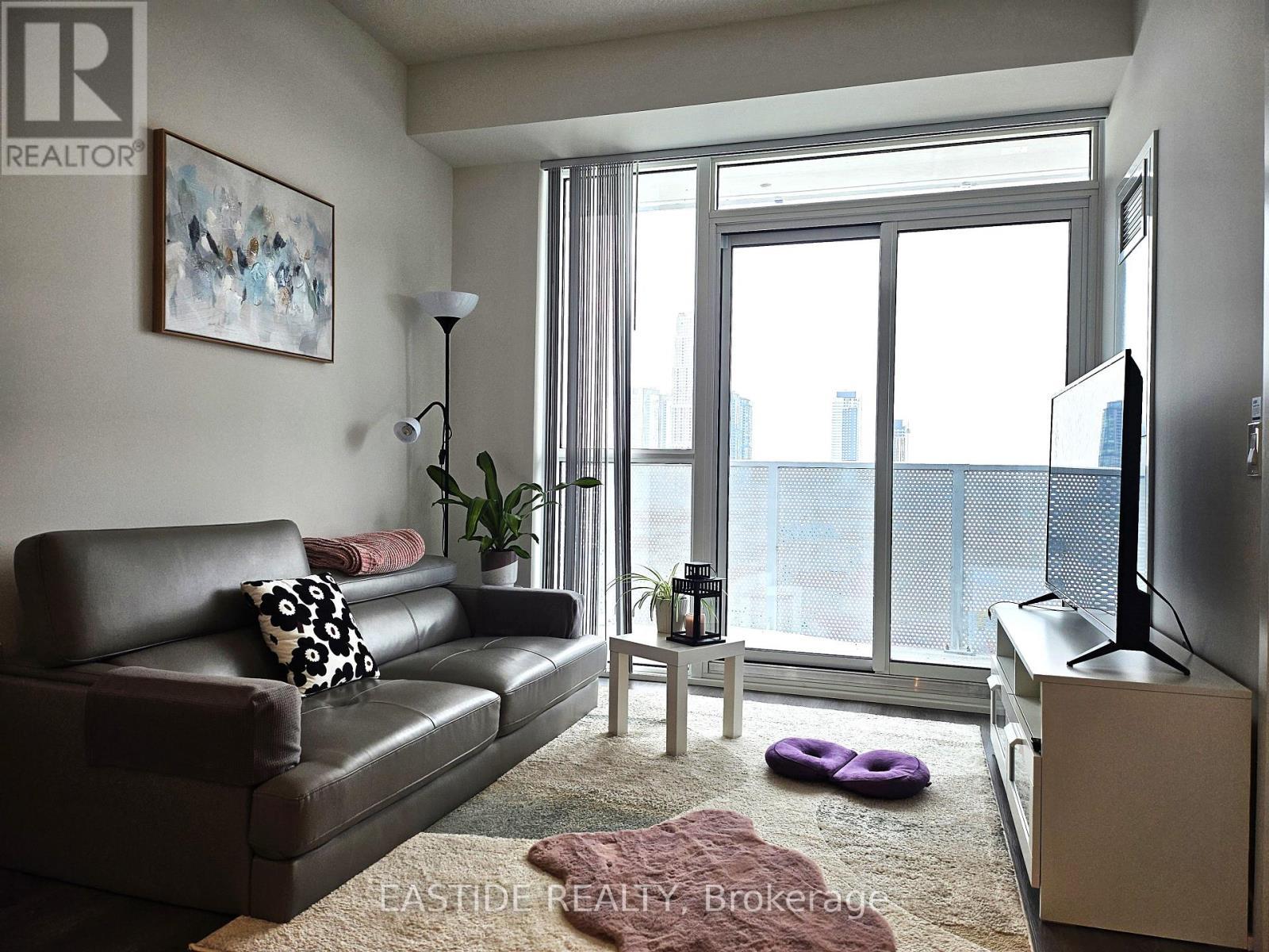 1506 - 28 Interchange Way, Vaughan, ON - Indoor Photo Showing Living Room