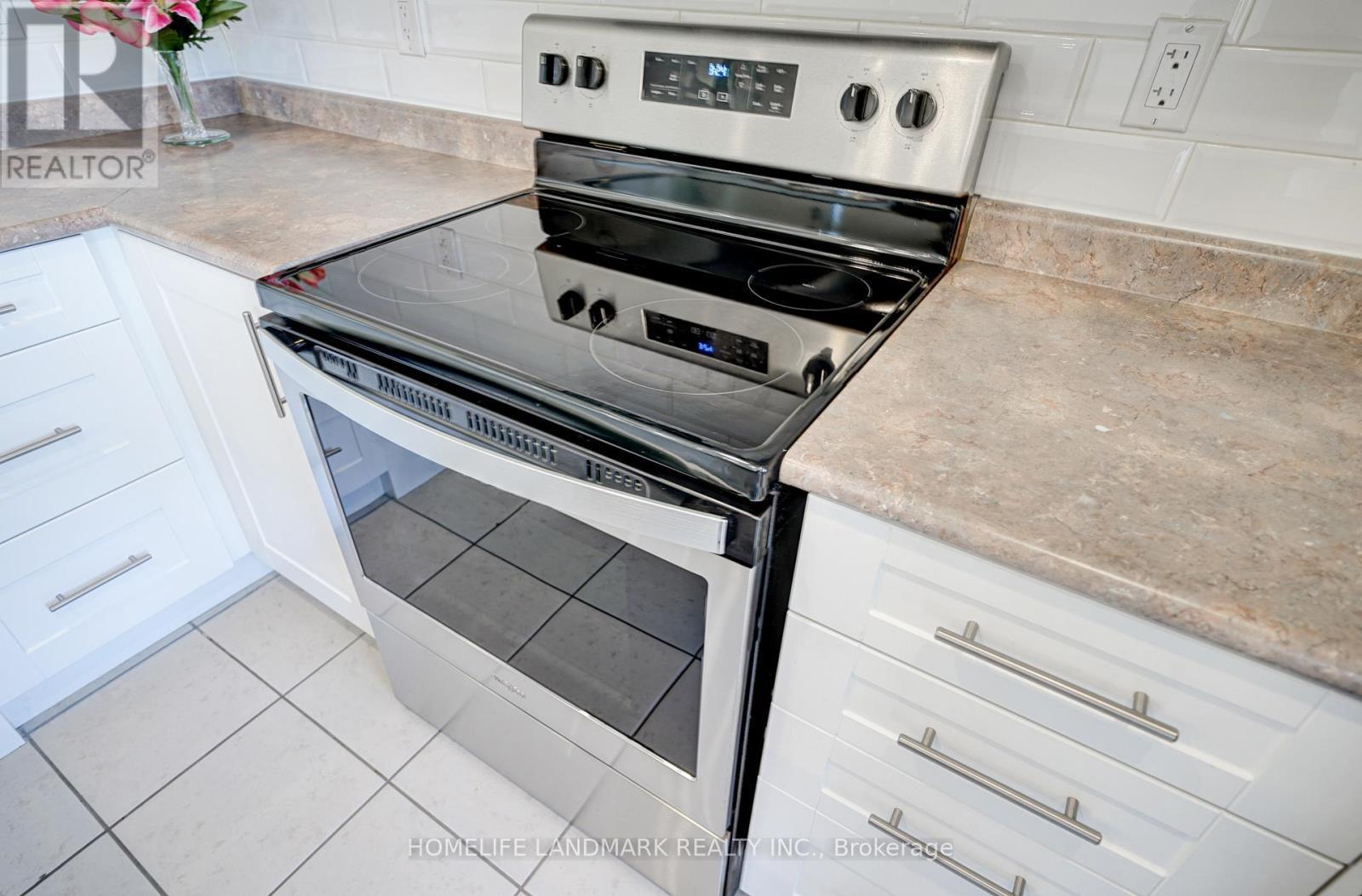 2213 - 10 Westmeath Lane N, Markham, ON - Indoor Photo Showing Kitchen