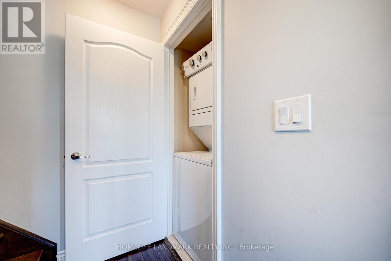 2213 - 10 Westmeath Lane N, Markham, ON - Indoor Photo Showing Laundry Room