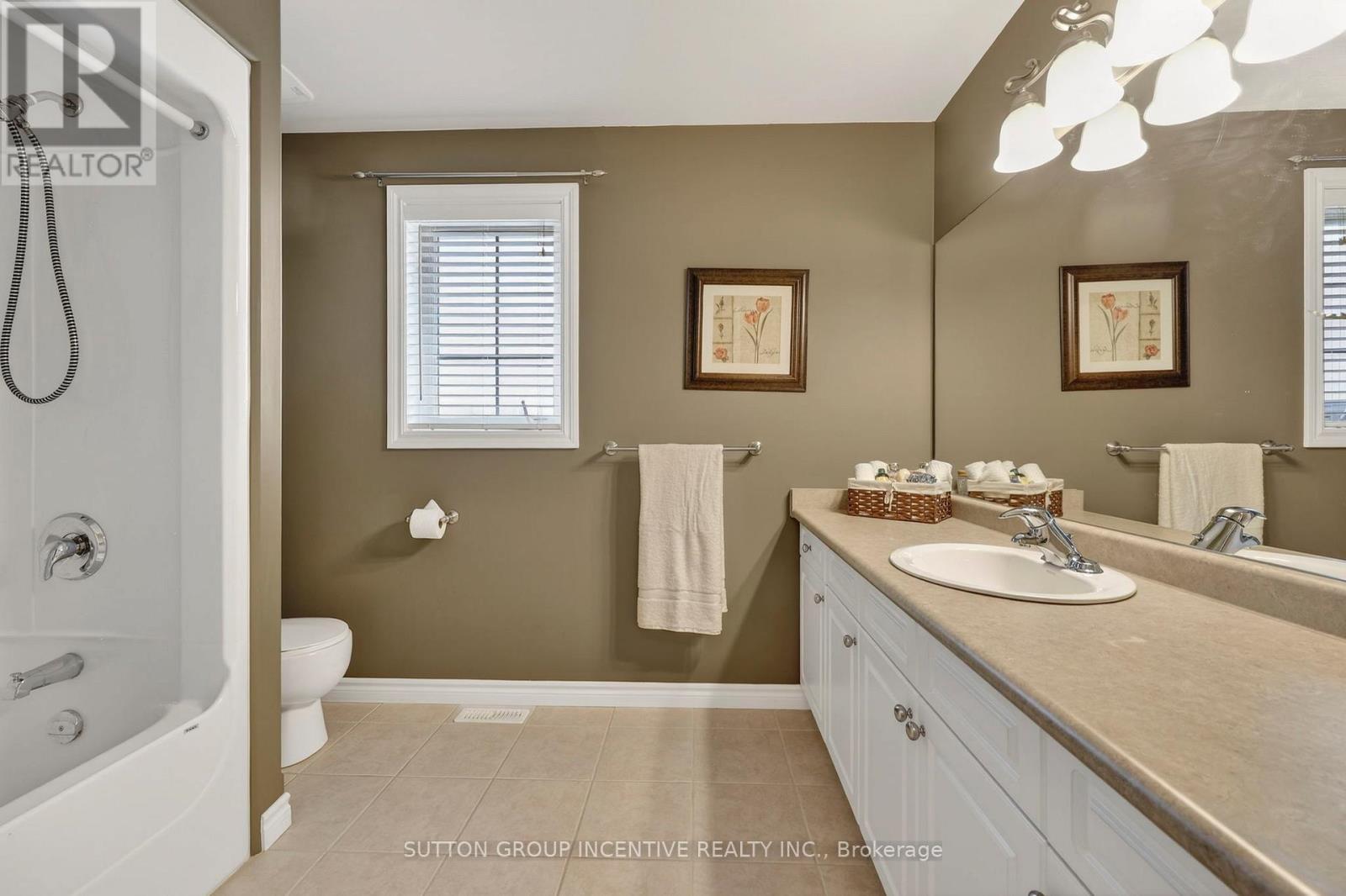 60 O'Neill Circle, Springwater, ON - Indoor Photo Showing Bathroom