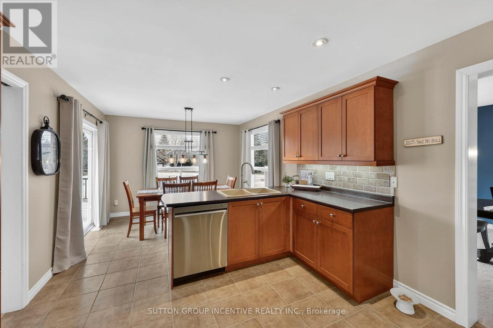 60 O'Neill Circle, Springwater, ON - Indoor