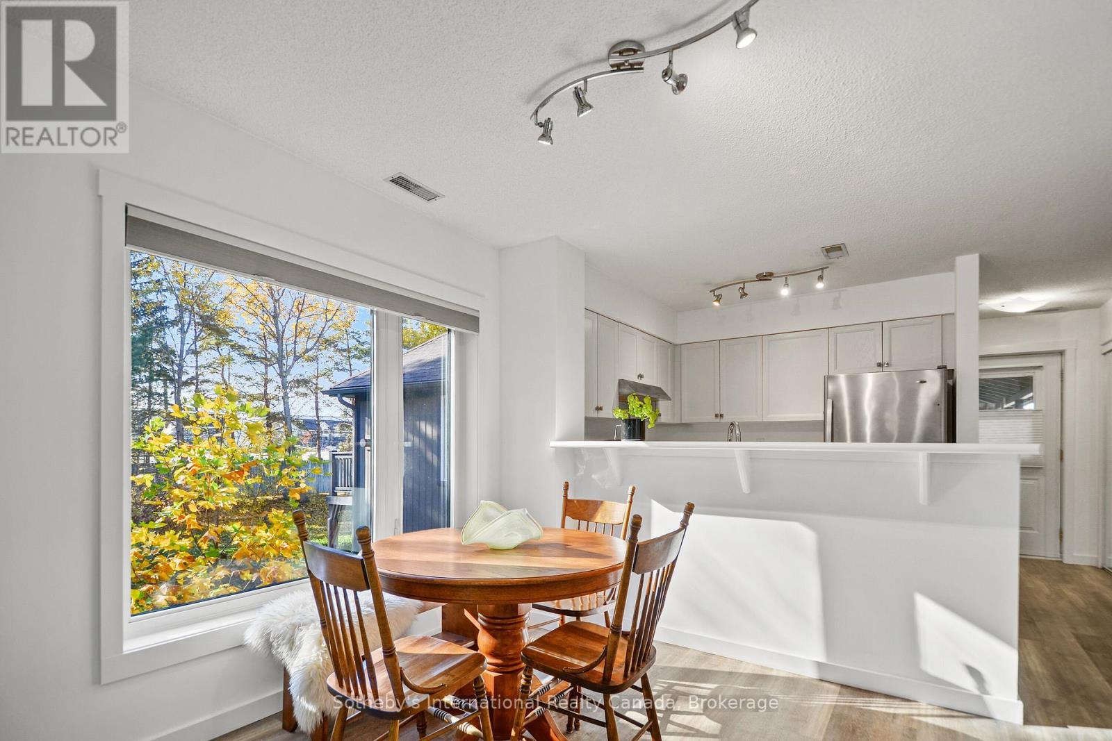 331 Mariners Way, Collingwood, ON - Indoor Photo Showing Dining Room