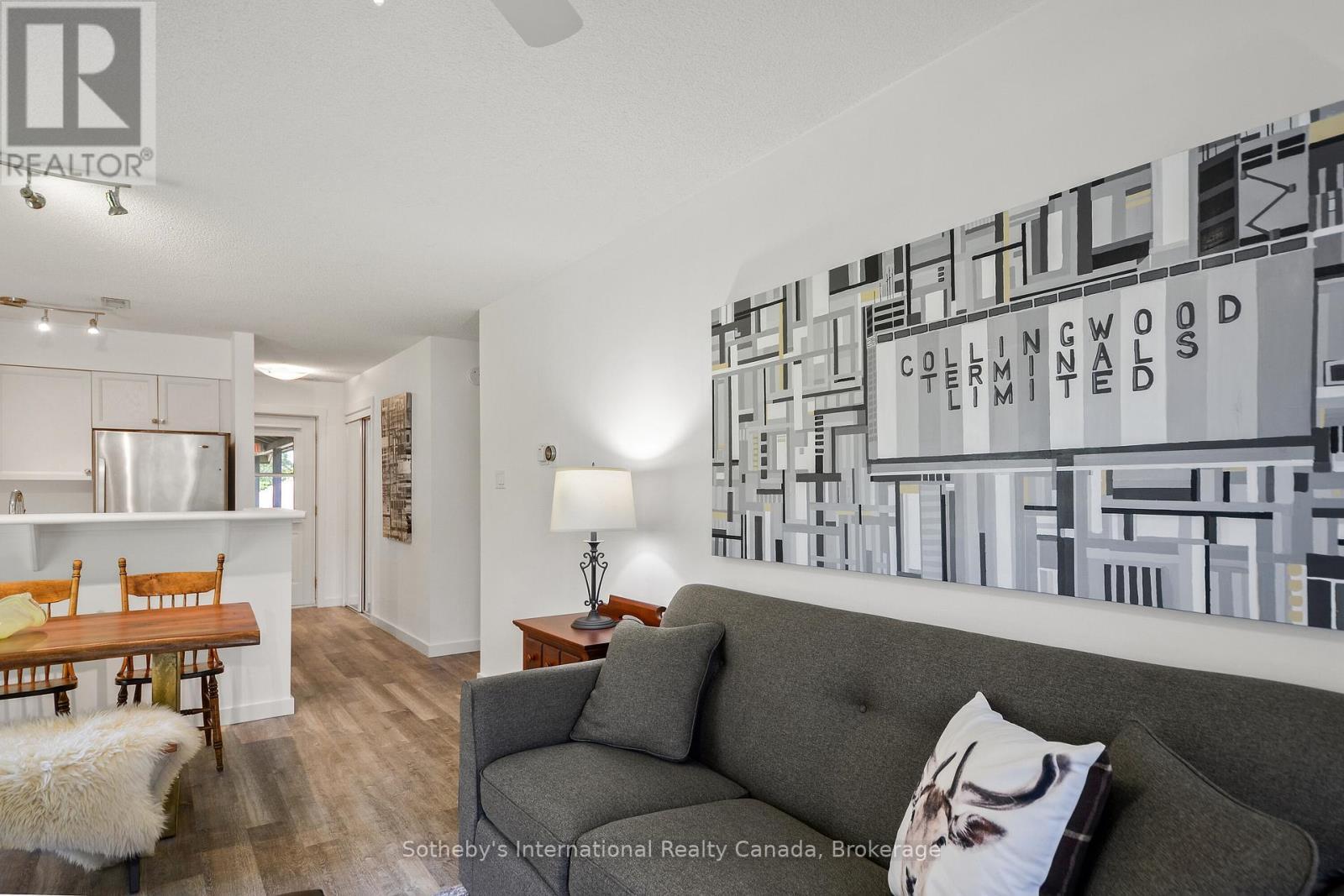 331 Mariners Way, Collingwood, ON - Indoor Photo Showing Living Room