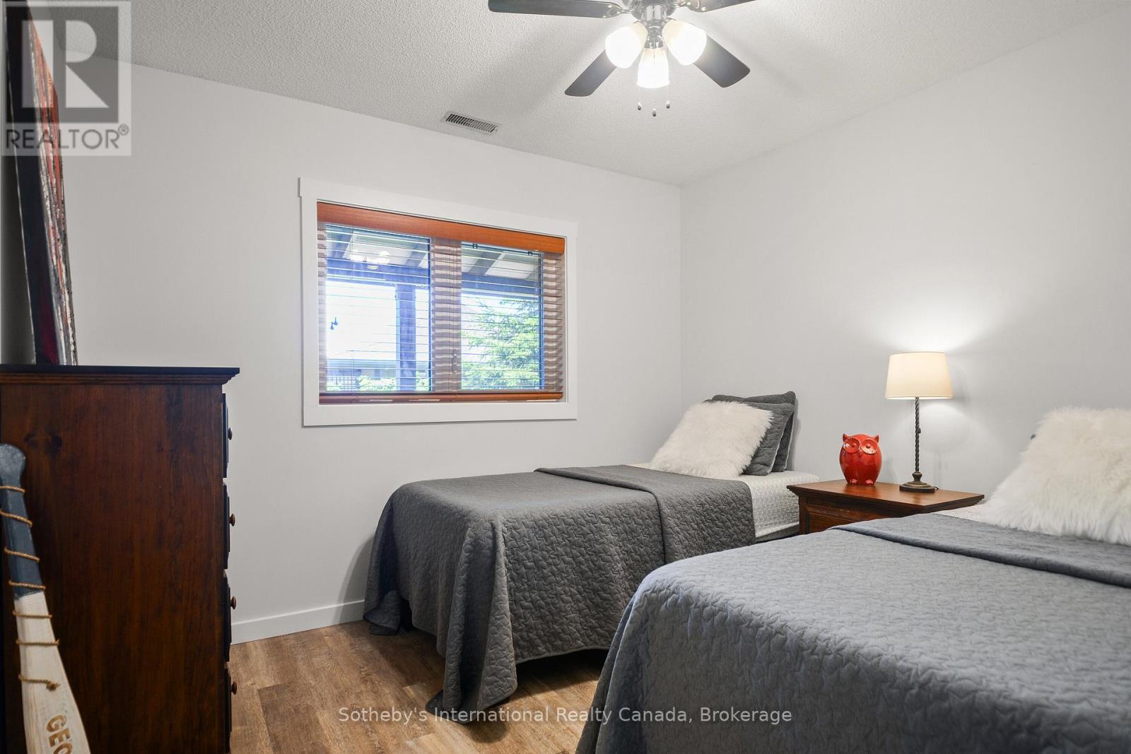 331 Mariners Way, Collingwood, ON - Indoor Photo Showing Bedroom