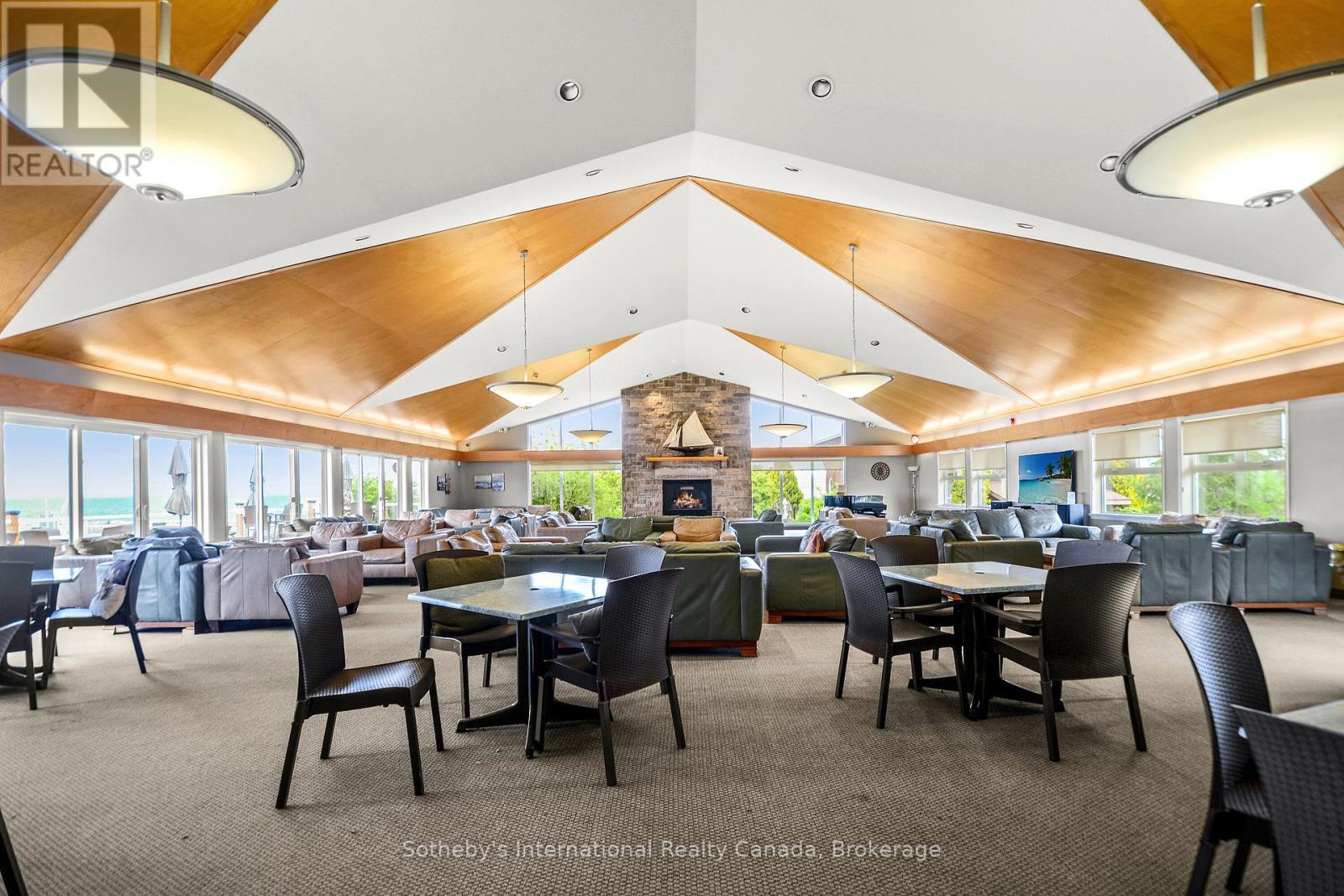 331 Mariners Way, Collingwood, ON - Indoor Photo Showing Dining Room