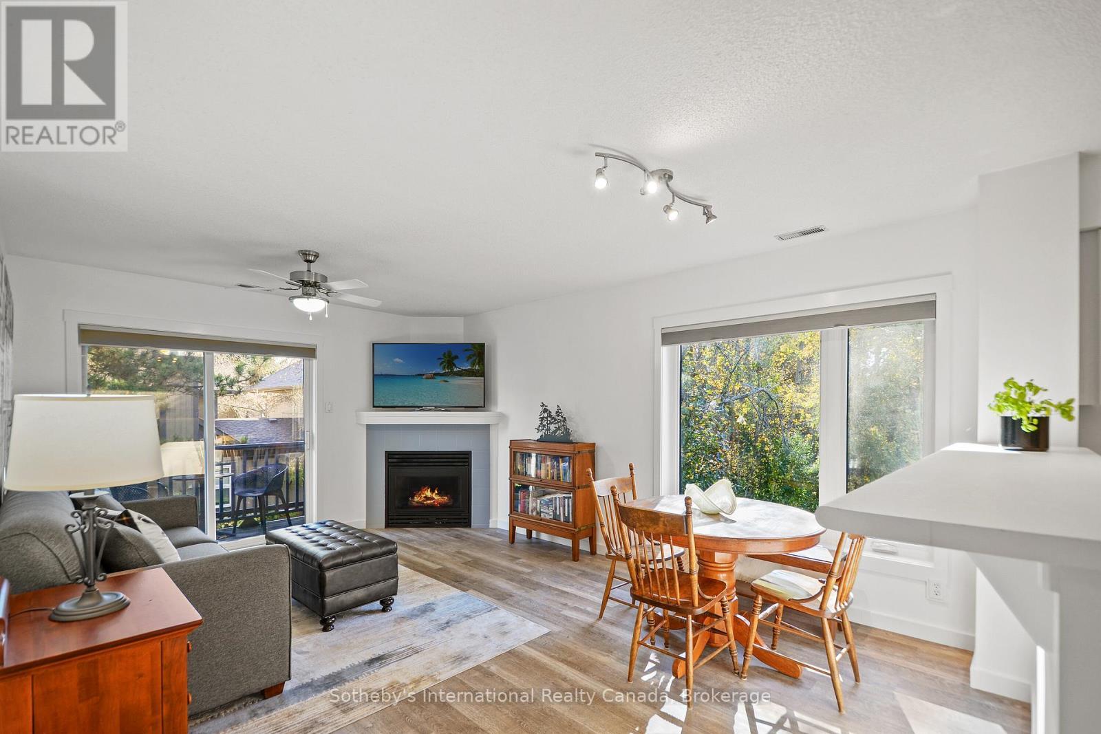 331 Mariners Way, Collingwood, ON - Indoor With Fireplace