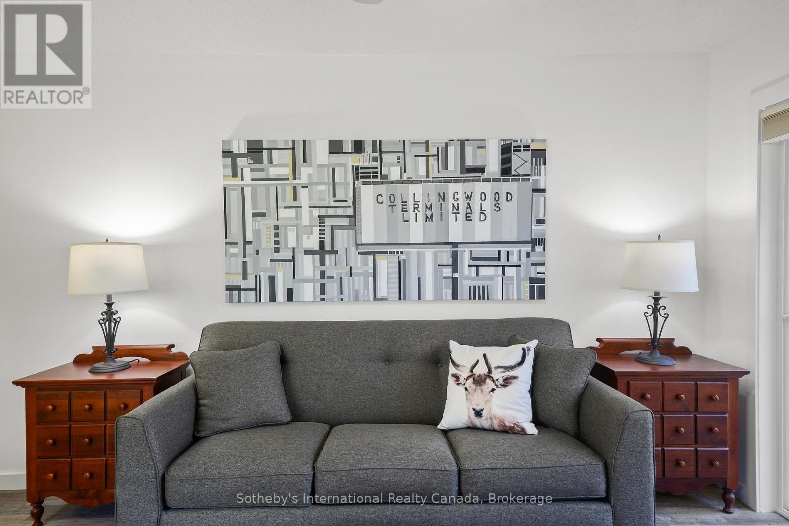 331 Mariners Way, Collingwood, ON - Indoor Photo Showing Living Room