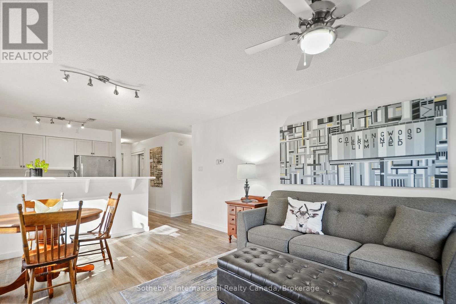 331 Mariners Way, Collingwood, ON - Indoor Photo Showing Living Room