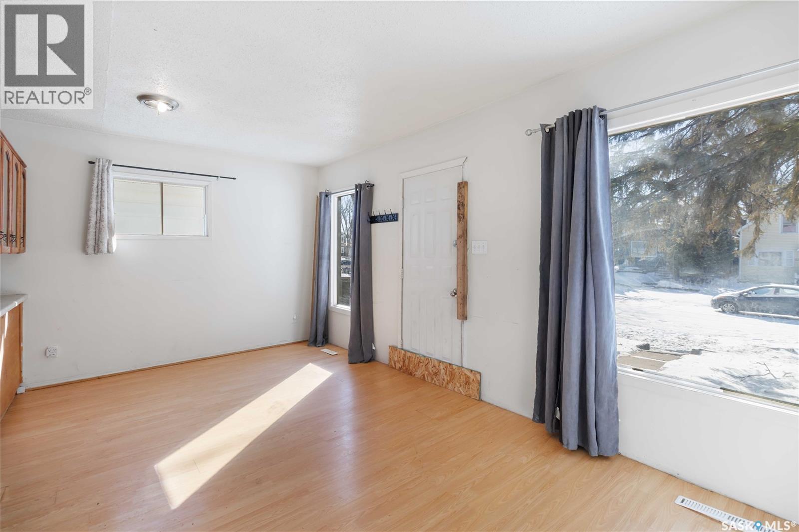 527 6Th Street E, Saskatoon, SK - Indoor Photo Showing Other Room