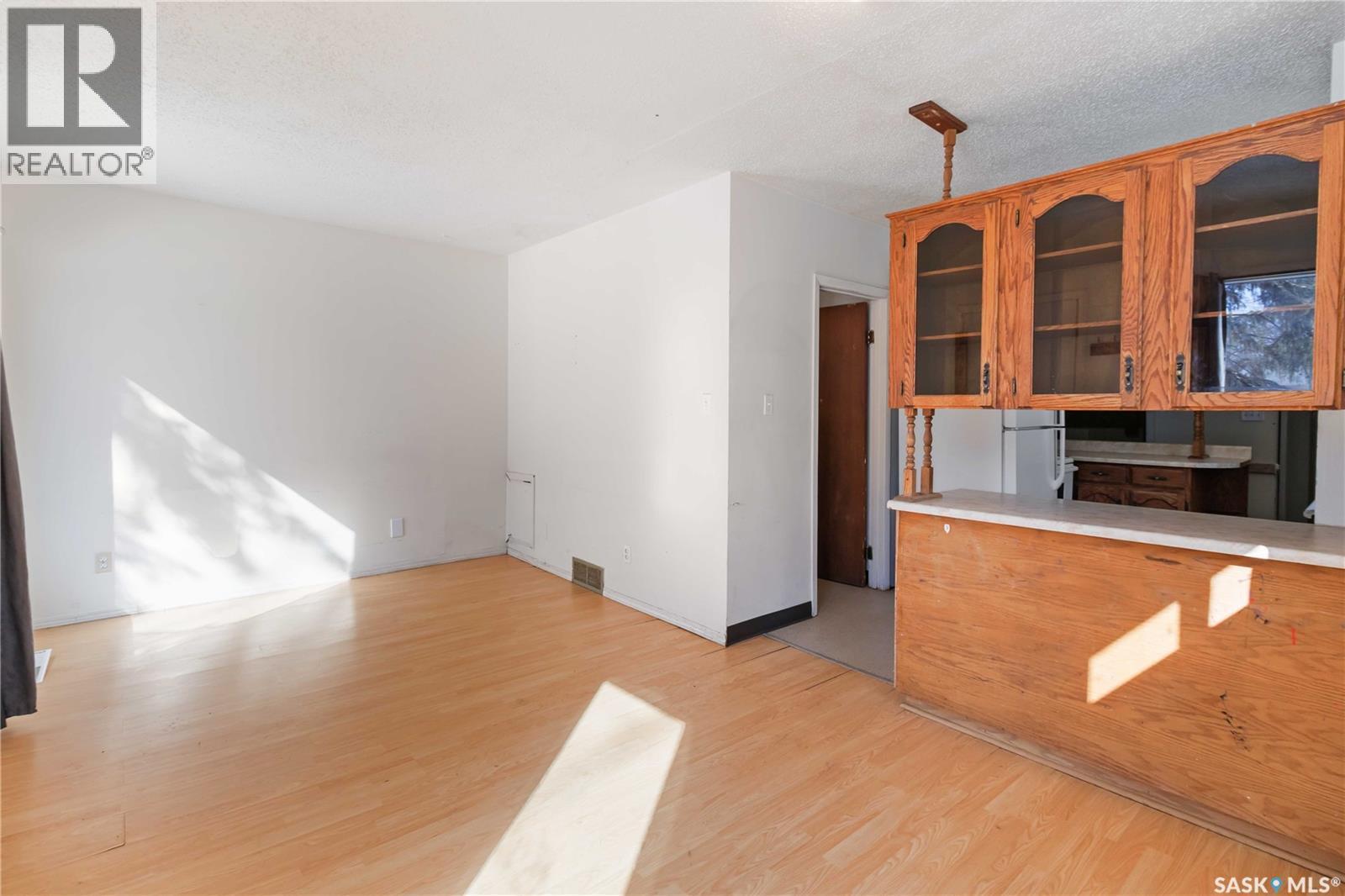527 6Th Street E, Saskatoon, SK - Indoor