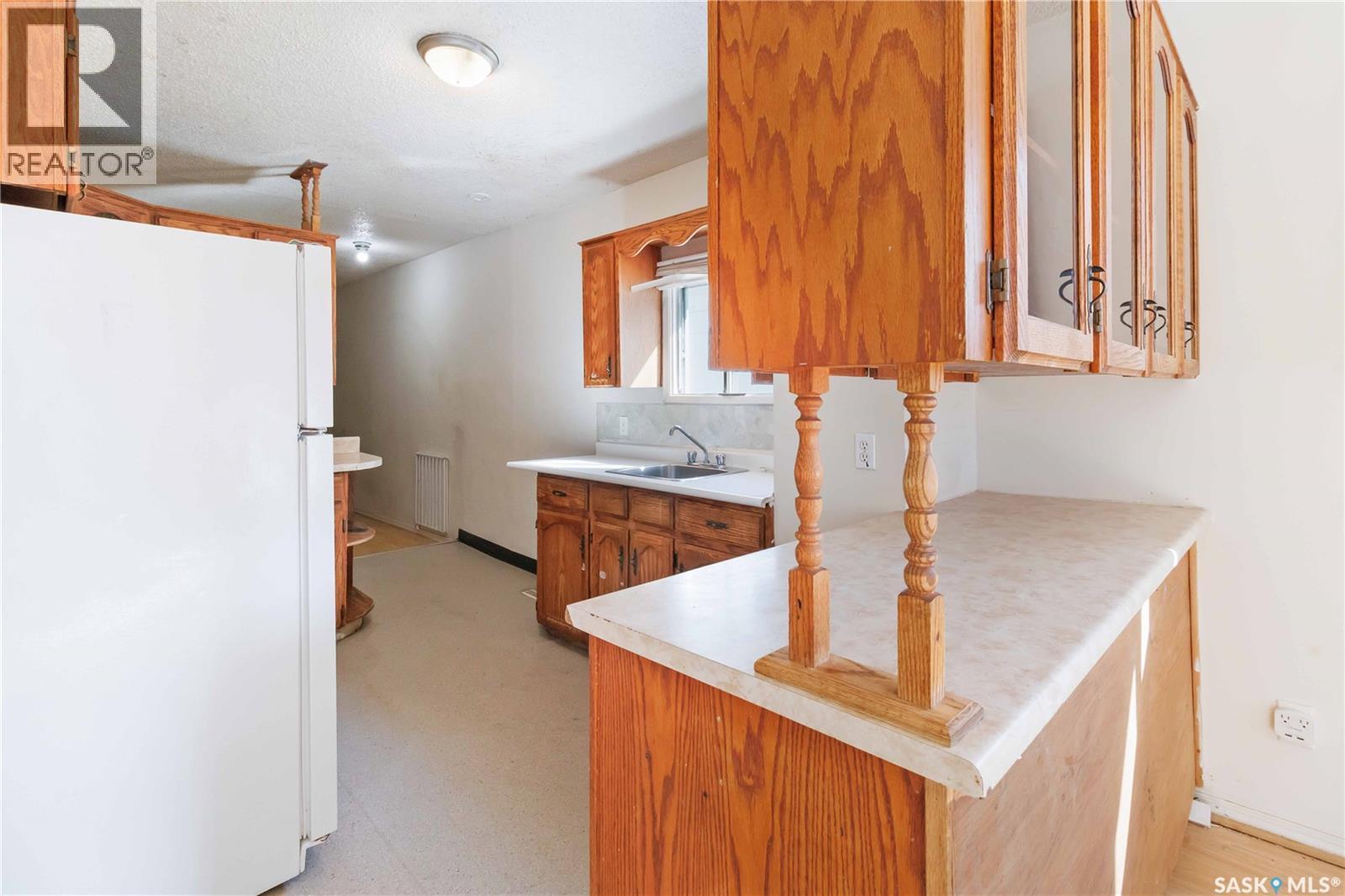 527 6Th Street E, Saskatoon, SK - Indoor Photo Showing Kitchen