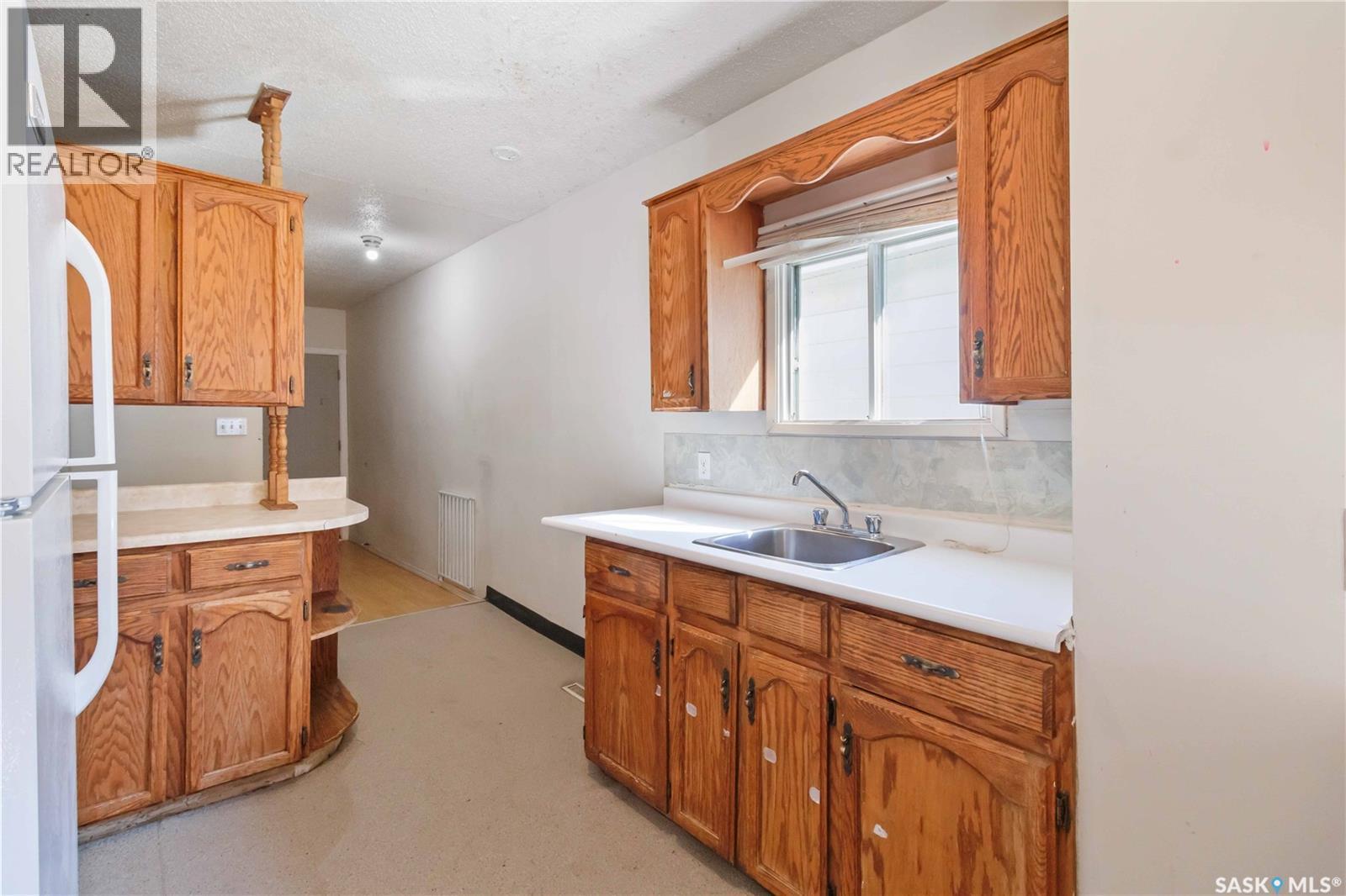 527 6Th Street E, Saskatoon, SK - Indoor Photo Showing Kitchen
