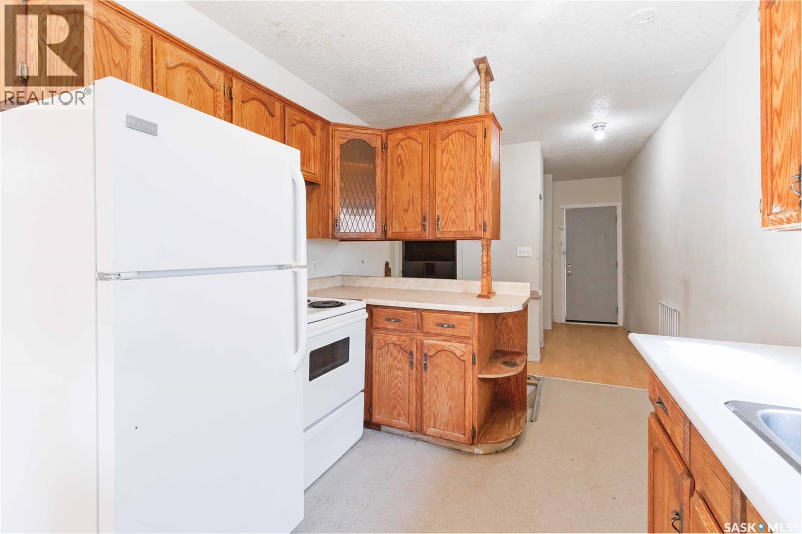 527 6Th Street E, Saskatoon, SK - Indoor Photo Showing Kitchen