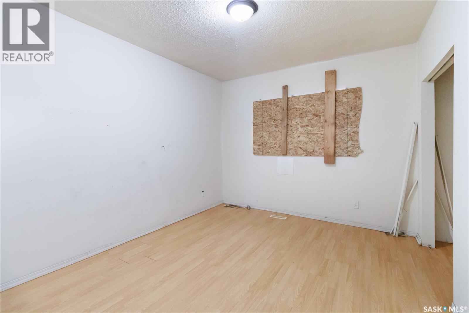 527 6Th Street E, Saskatoon, SK - Indoor Photo Showing Other Room