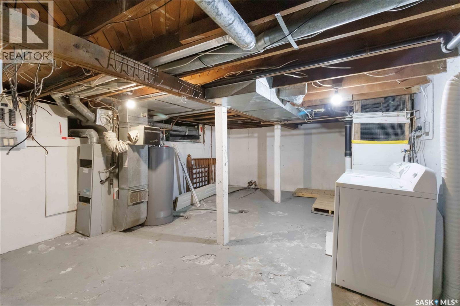 527 6Th Street E, Saskatoon, SK - Indoor