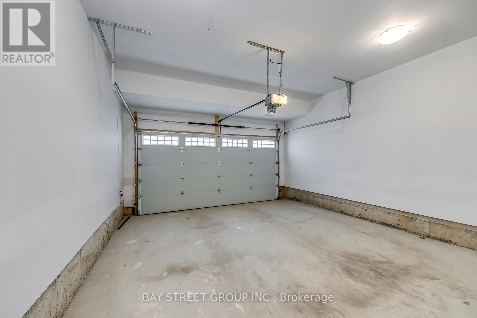 39 Foxwarren Drive, Toronto, ON - Indoor Photo Showing Garage