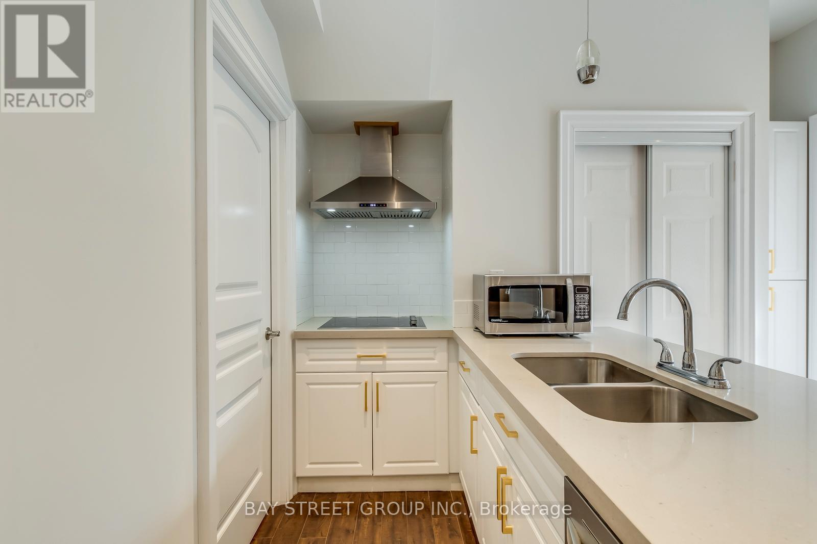 39 Foxwarren Drive, Toronto, ON - Indoor Photo Showing Kitchen With Double Sink