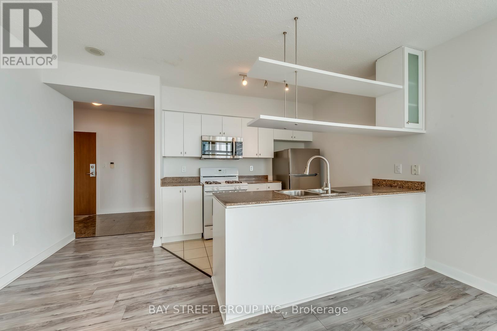 3912 - 35 Mariner Terrace, Toronto, ON - Indoor Photo Showing Kitchen