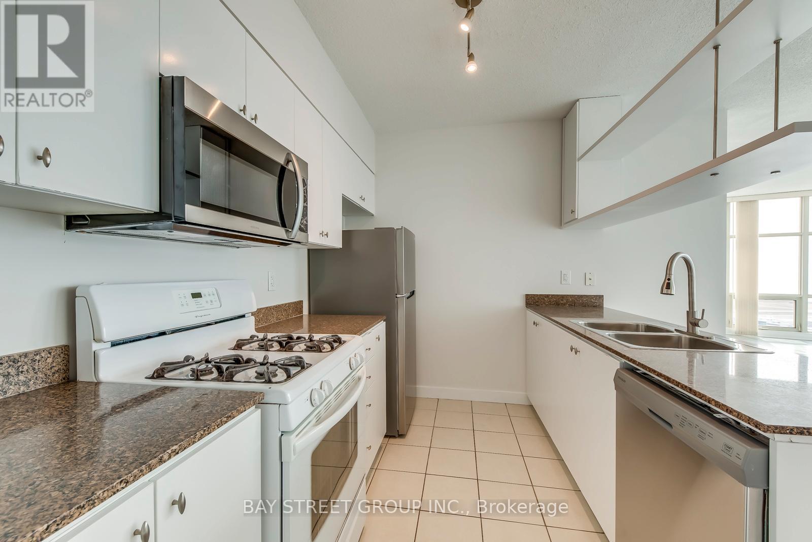3912 - 35 Mariner Terrace, Toronto, ON - Indoor Photo Showing Kitchen With Double Sink