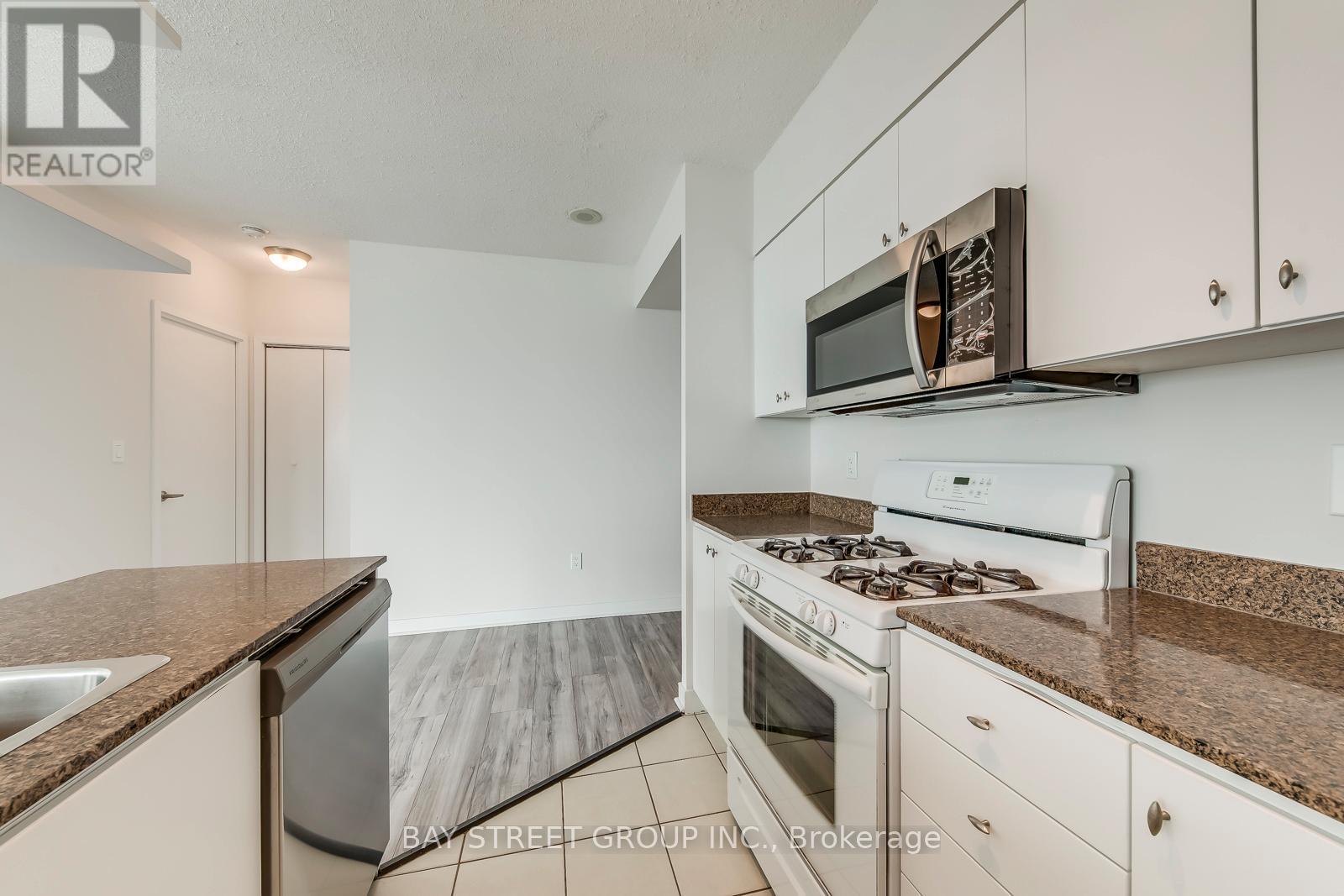 3912 - 35 Mariner Terrace, Toronto, ON - Indoor Photo Showing Kitchen