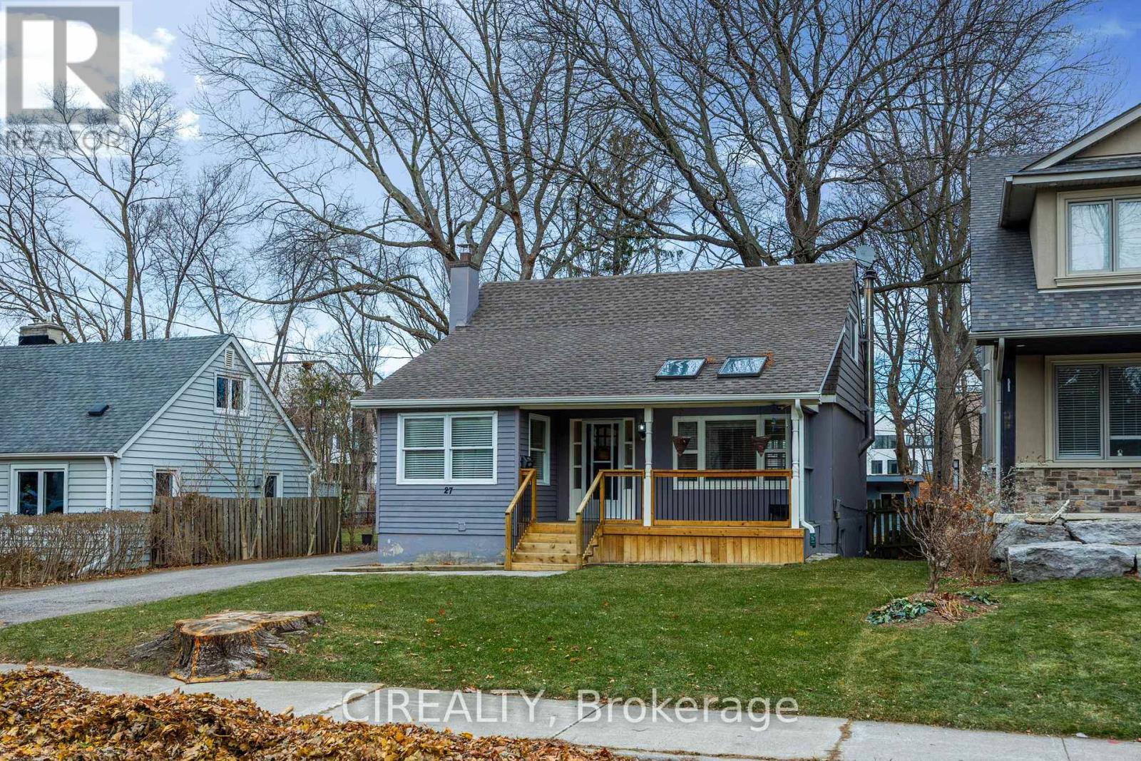 27 Pine Avenue S, Mississauga, ON - Outdoor With Facade