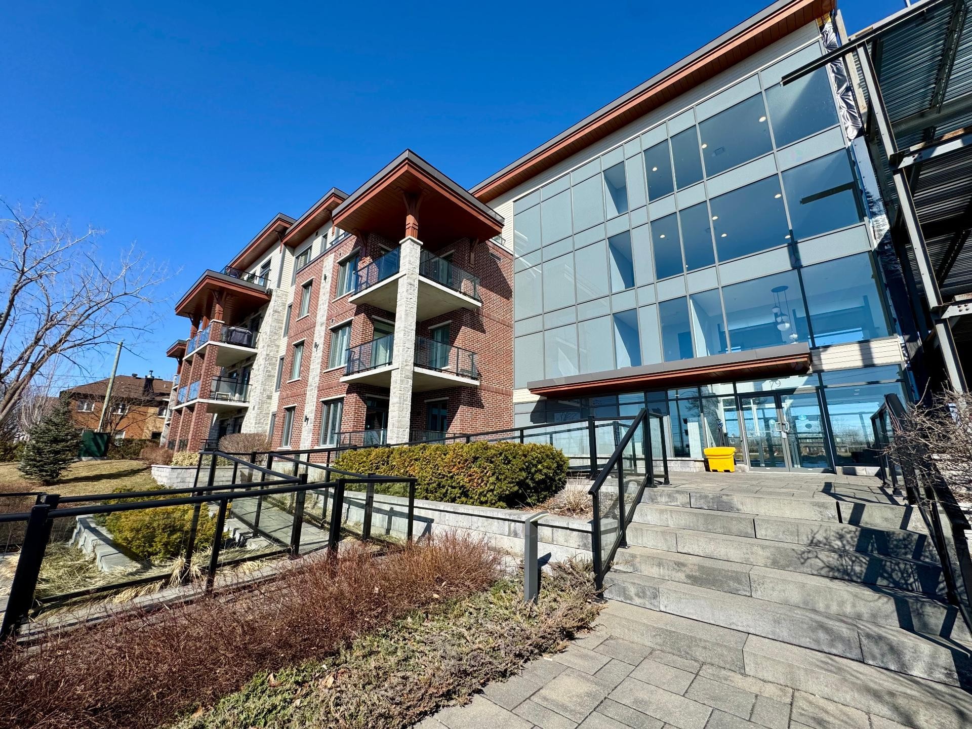 Entry - 101-79 Av. Elm, Beaconsfield, QC - Outdoor