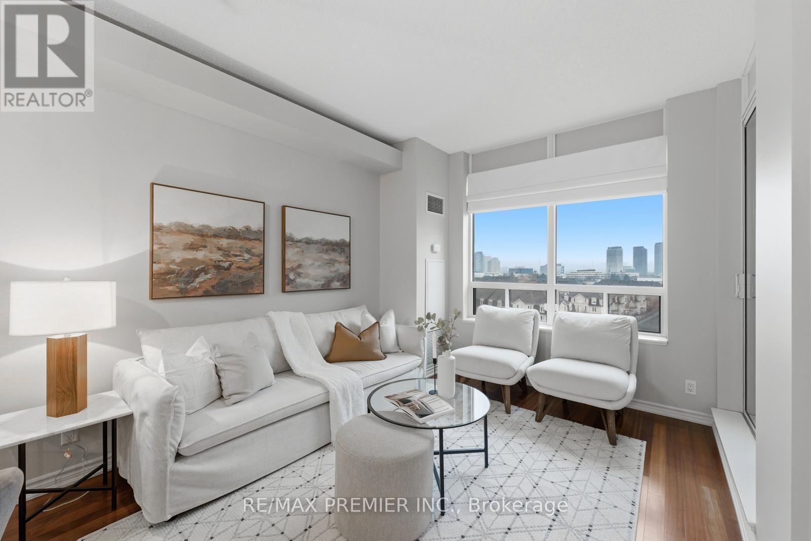 Ph20 - 16 Dallimore Circle, Toronto, ON - Indoor Photo Showing Living Room