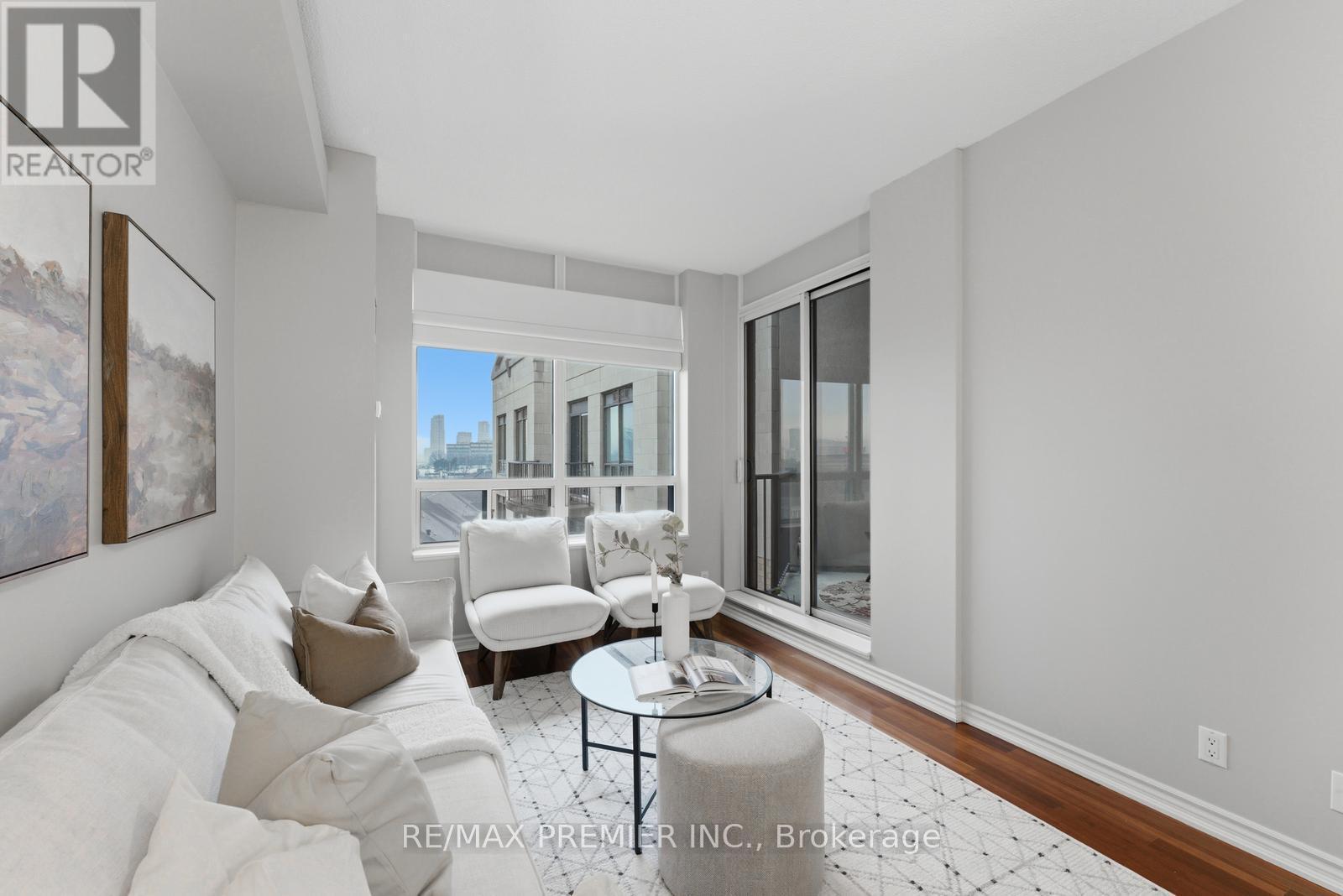 Ph20 - 16 Dallimore Circle, Toronto, ON - Indoor Photo Showing Living Room