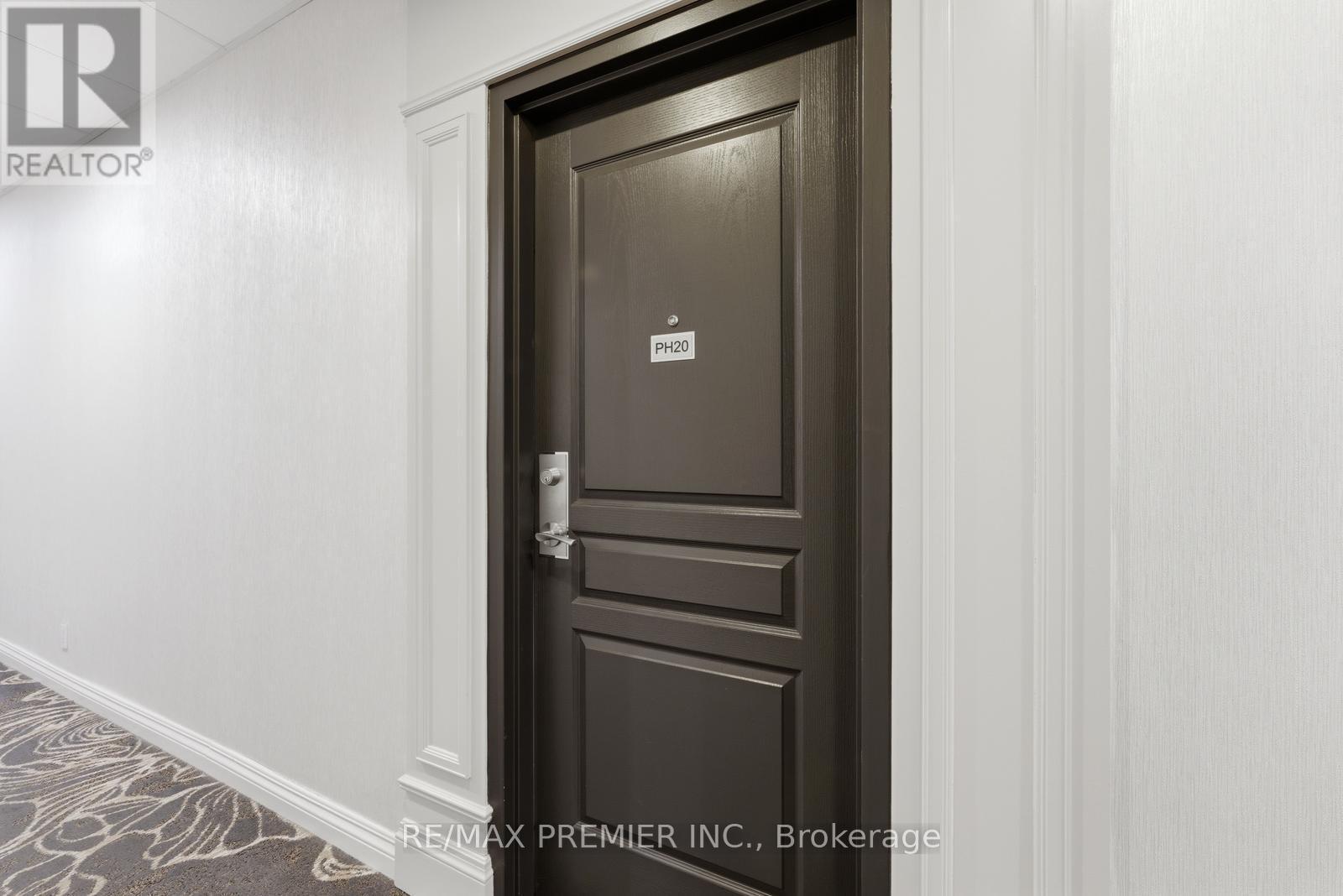 Ph20 - 16 Dallimore Circle, Toronto, ON - Indoor Photo Showing Other Room