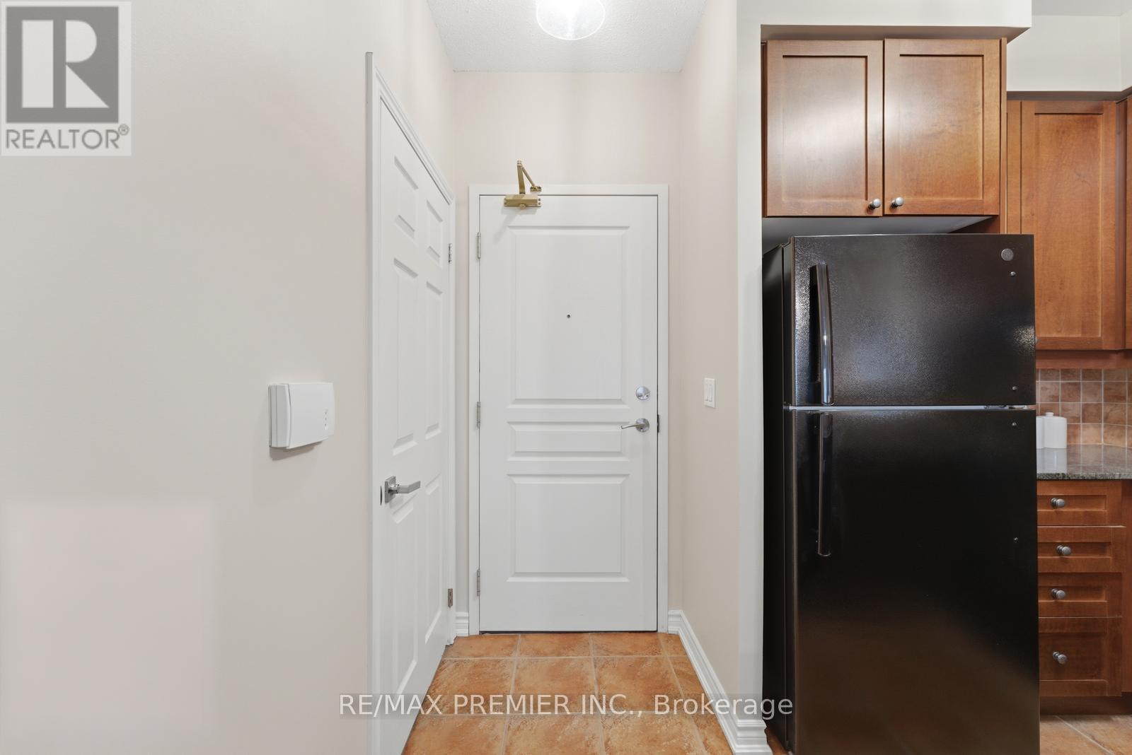 Ph20 - 16 Dallimore Circle, Toronto, ON - Indoor Photo Showing Other Room