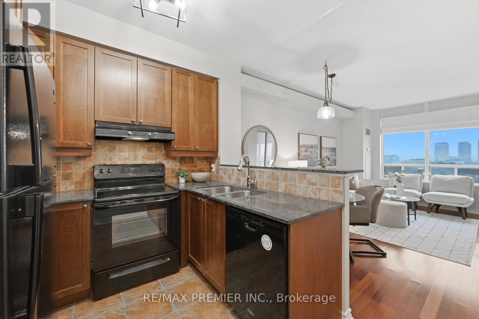 Ph20 - 16 Dallimore Circle, Toronto, ON - Indoor Photo Showing Kitchen With Double Sink