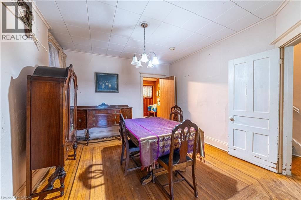 35 Sherman Avenue N, Hamilton, ON - Indoor Photo Showing Dining Room