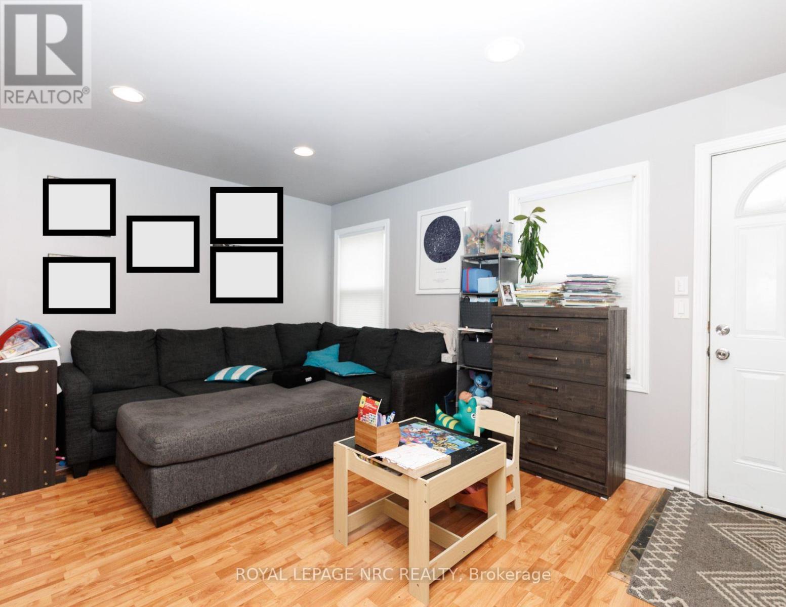 14 Hilda Street, St. Catharines (Western Hill), ON - Indoor Photo Showing Living Room