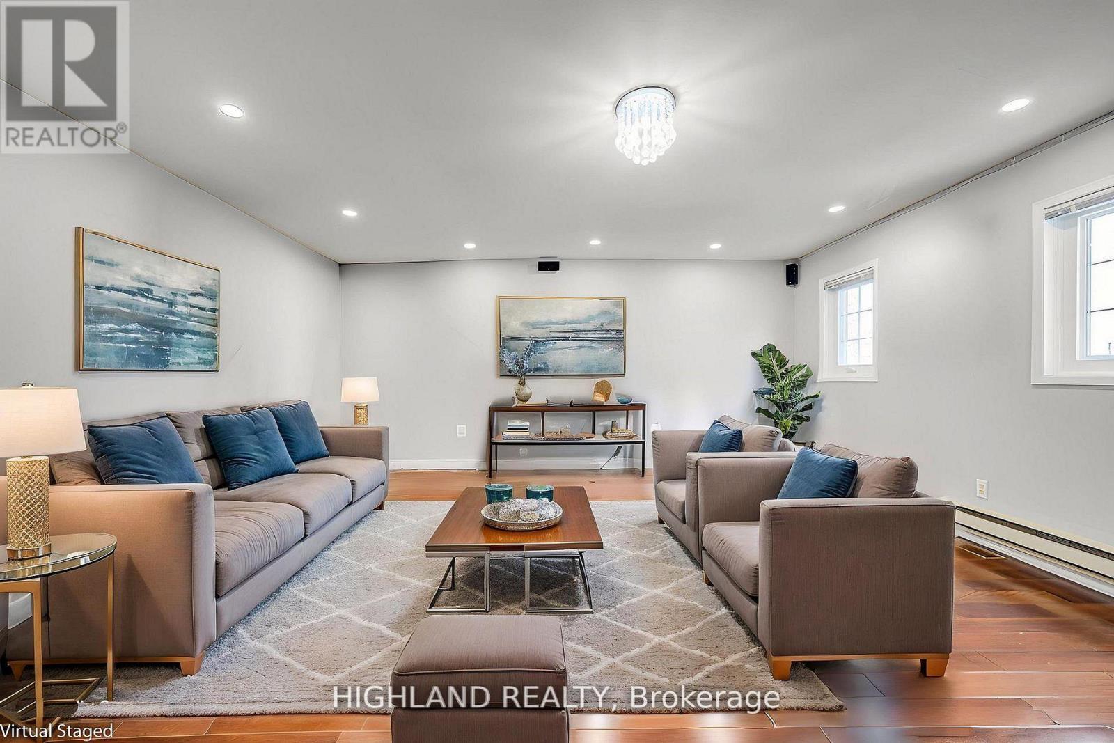 4781 Crystal Rose Drive, Mississauga, ON - Indoor Photo Showing Living Room