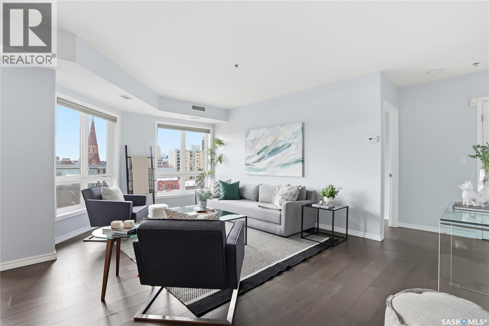 702 902 Spadina Crescent E, Saskatoon, SK - Indoor Photo Showing Living Room