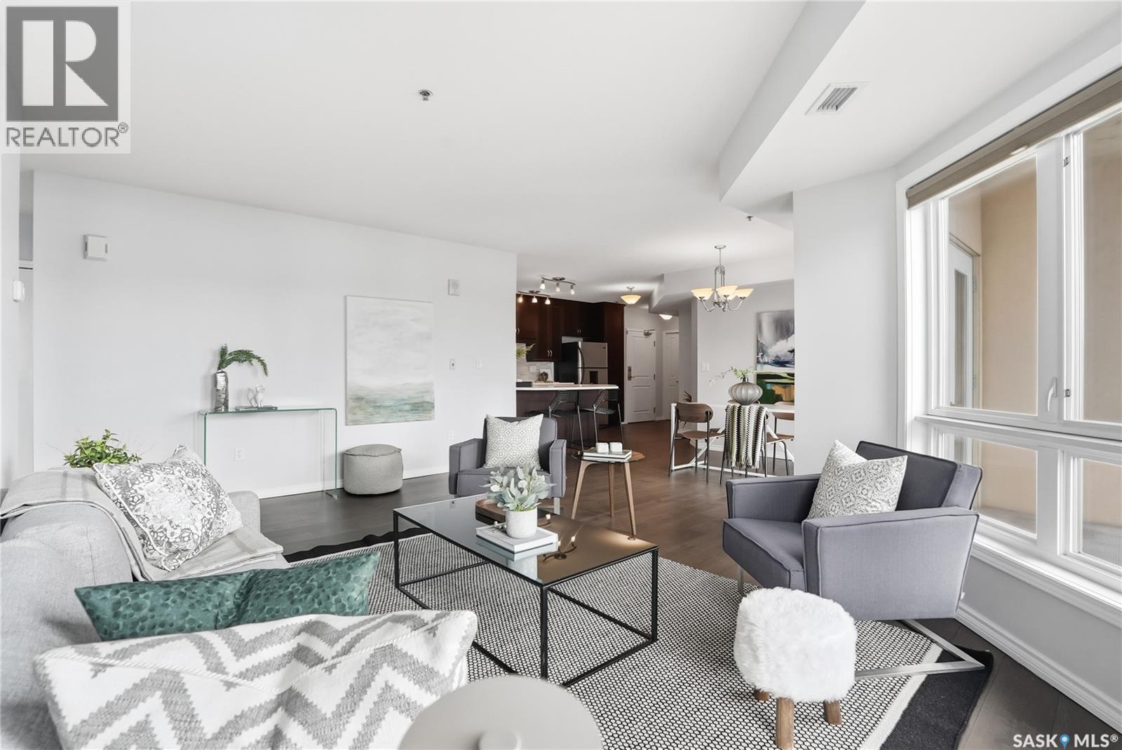 702 902 Spadina Crescent E, Saskatoon, SK - Indoor Photo Showing Living Room