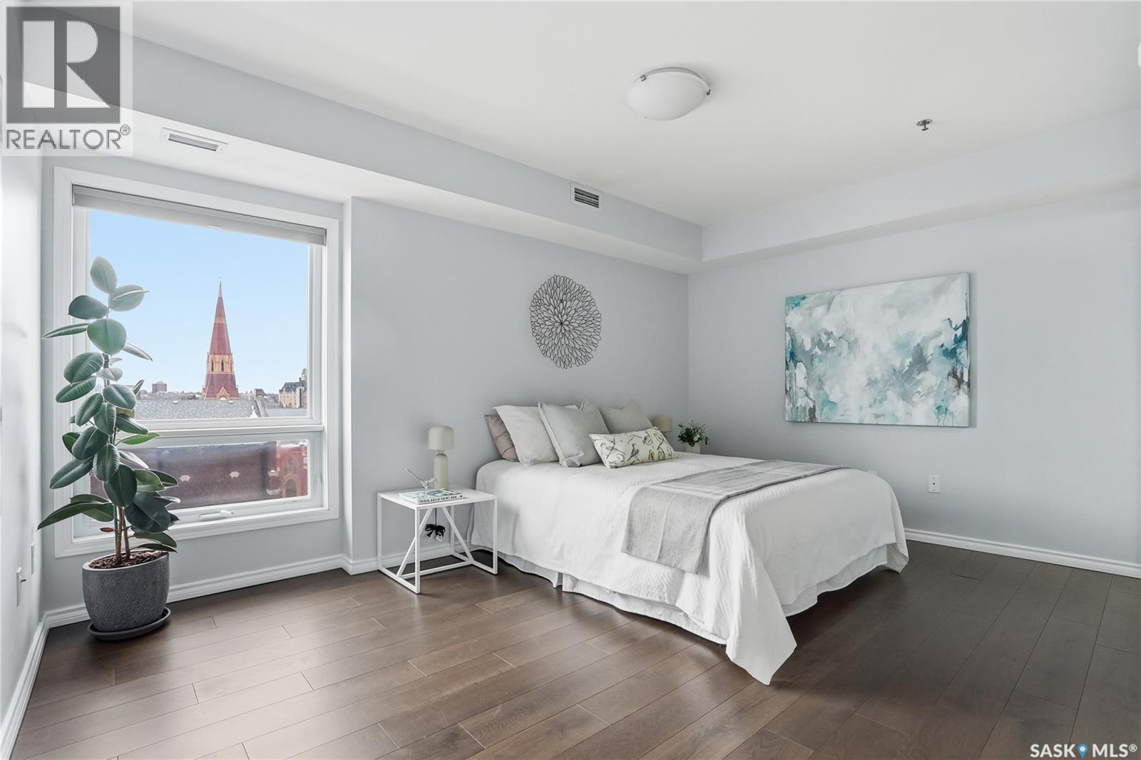 702 902 Spadina Crescent E, Saskatoon, SK - Indoor Photo Showing Bedroom