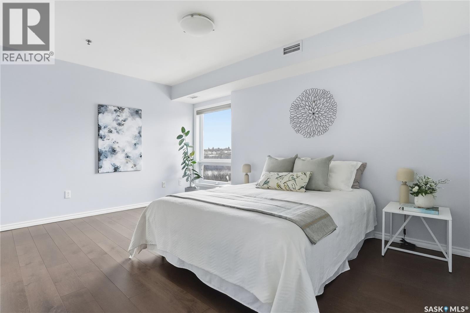 702 902 Spadina Crescent E, Saskatoon, SK - Indoor Photo Showing Bedroom