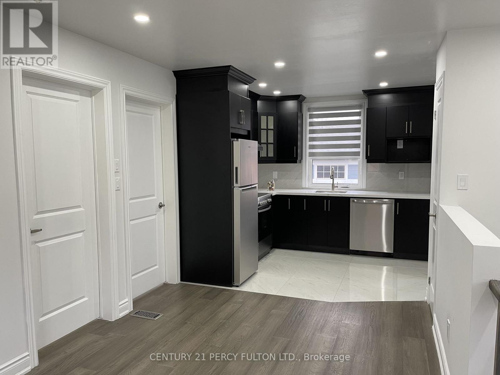 Coach - 530 Country Glen, Markham, ON - Indoor Photo Showing Kitchen