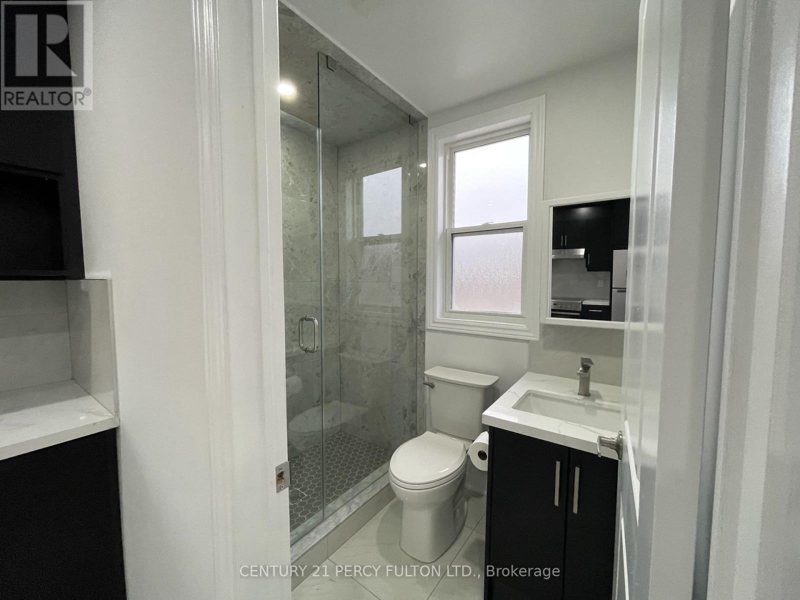 Coach - 530 Country Glen, Markham, ON - Indoor Photo Showing Bathroom