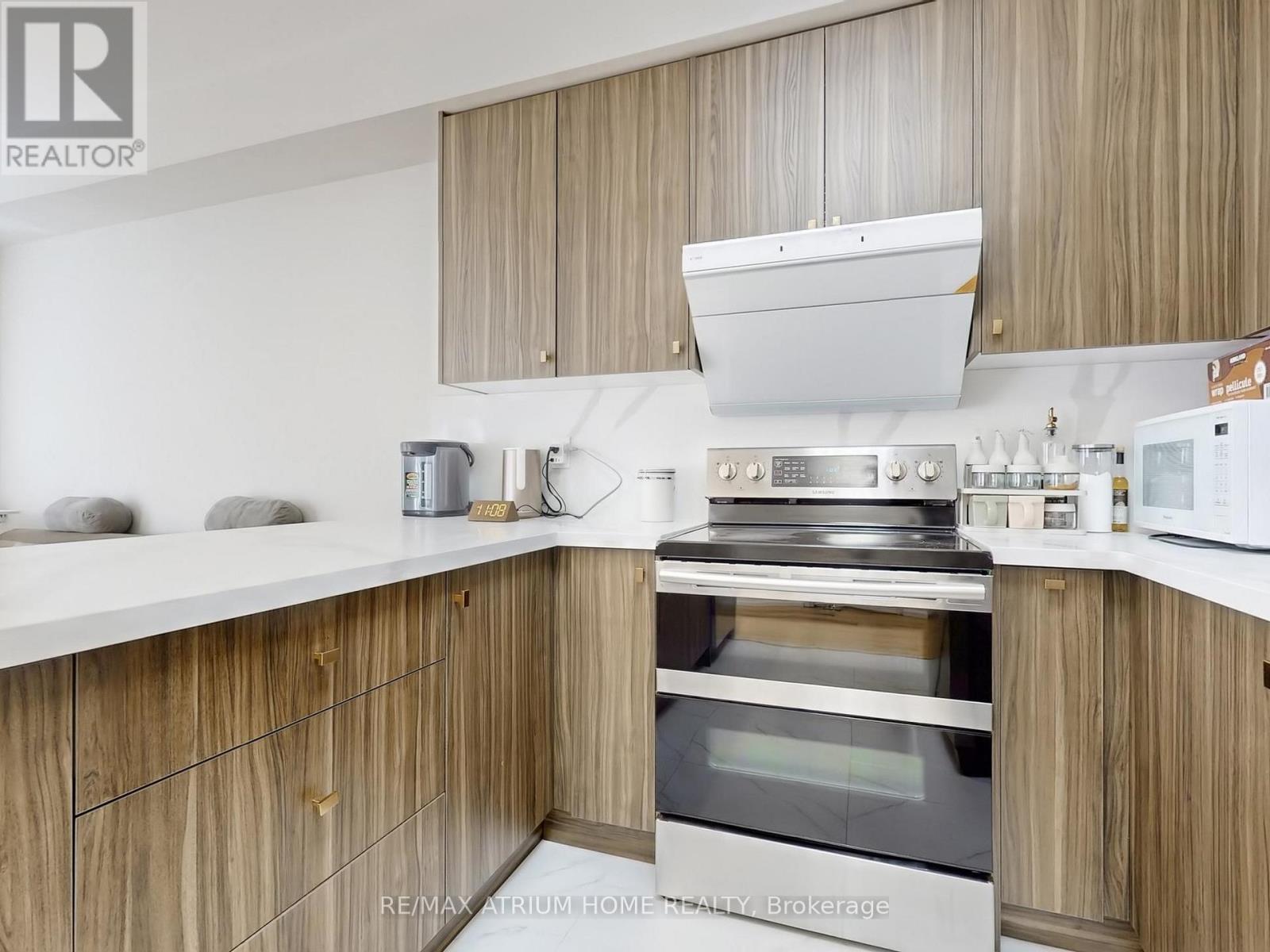 18 Teasel Way, Markham, ON - Indoor Photo Showing Kitchen