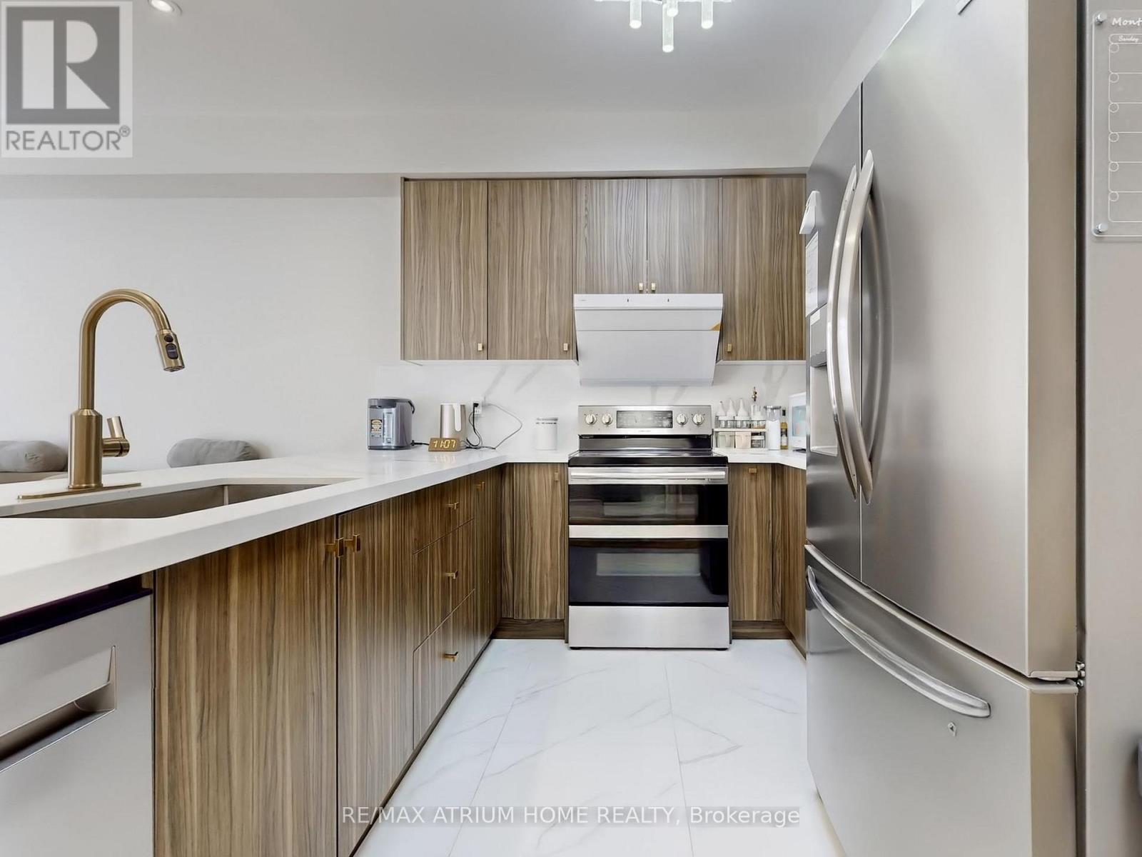 18 Teasel Way, Markham, ON - Indoor Photo Showing Kitchen